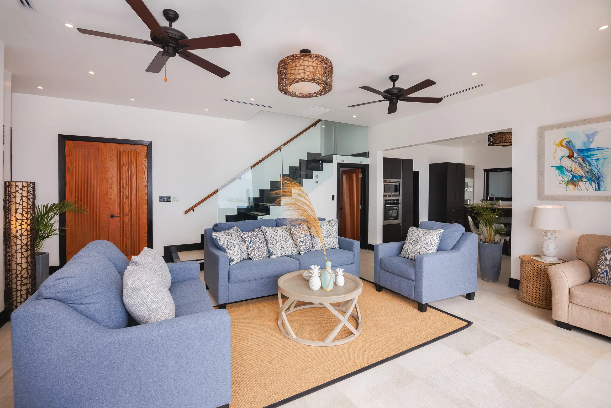 Magnificent Oceanfront 5-Bedroom Villa with with Infinity Pool, Private Garden and Sunset Views — photograph 7