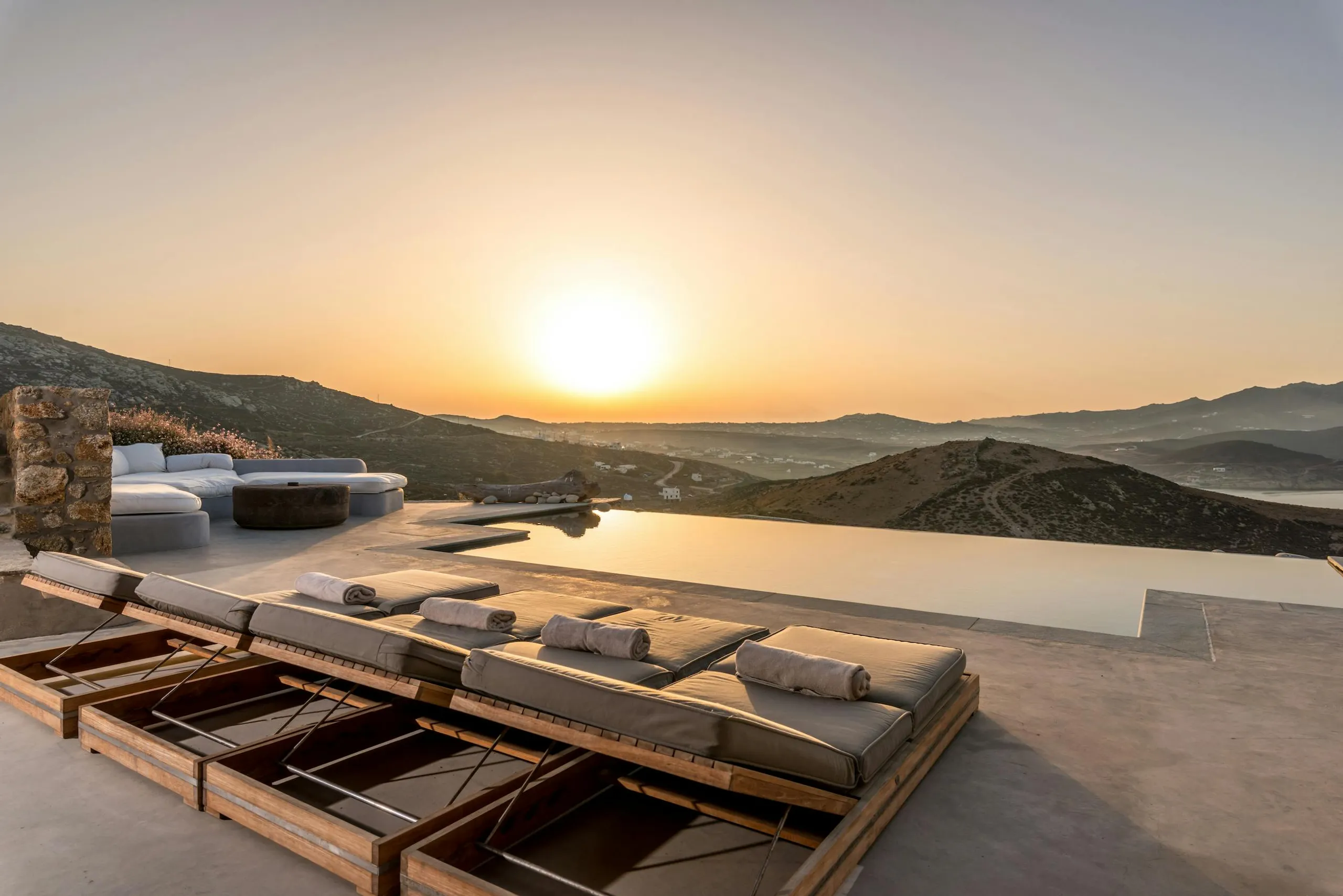 Regal Resort-Style Estate with Private Pool, Jacuzzi, and Ocean Views — photograph 6