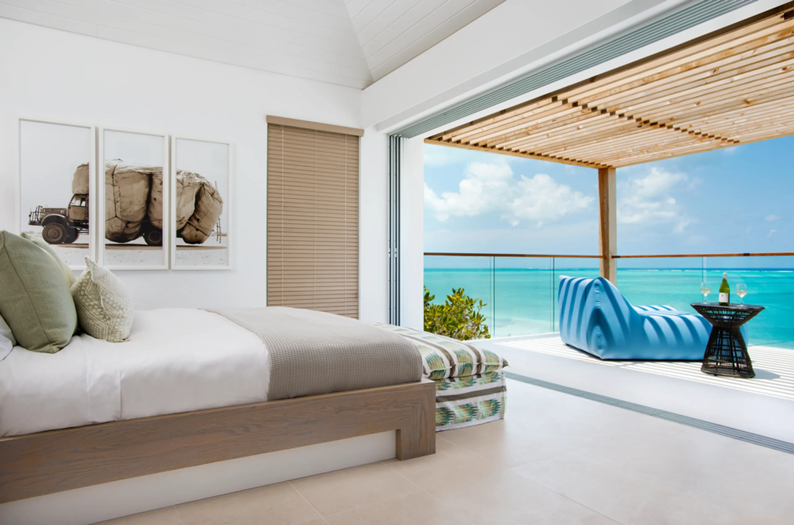 North Shore Modern Contemporary Luxury Villa: with Infinity Pool — photograph 12