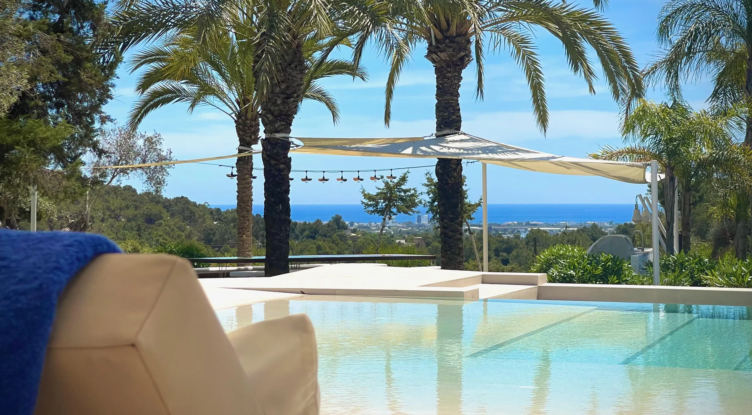 Exquisite Island Estate with Private Pool, Ocean View, and Panoramic Views — photograph 9