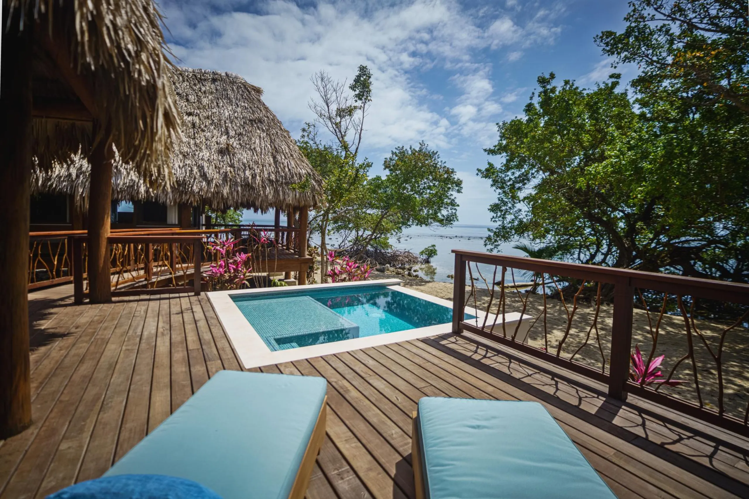 Ultra-Private Belize Island Villa with Pool, Reef Views & All-Inclusive Services — photograph 4
