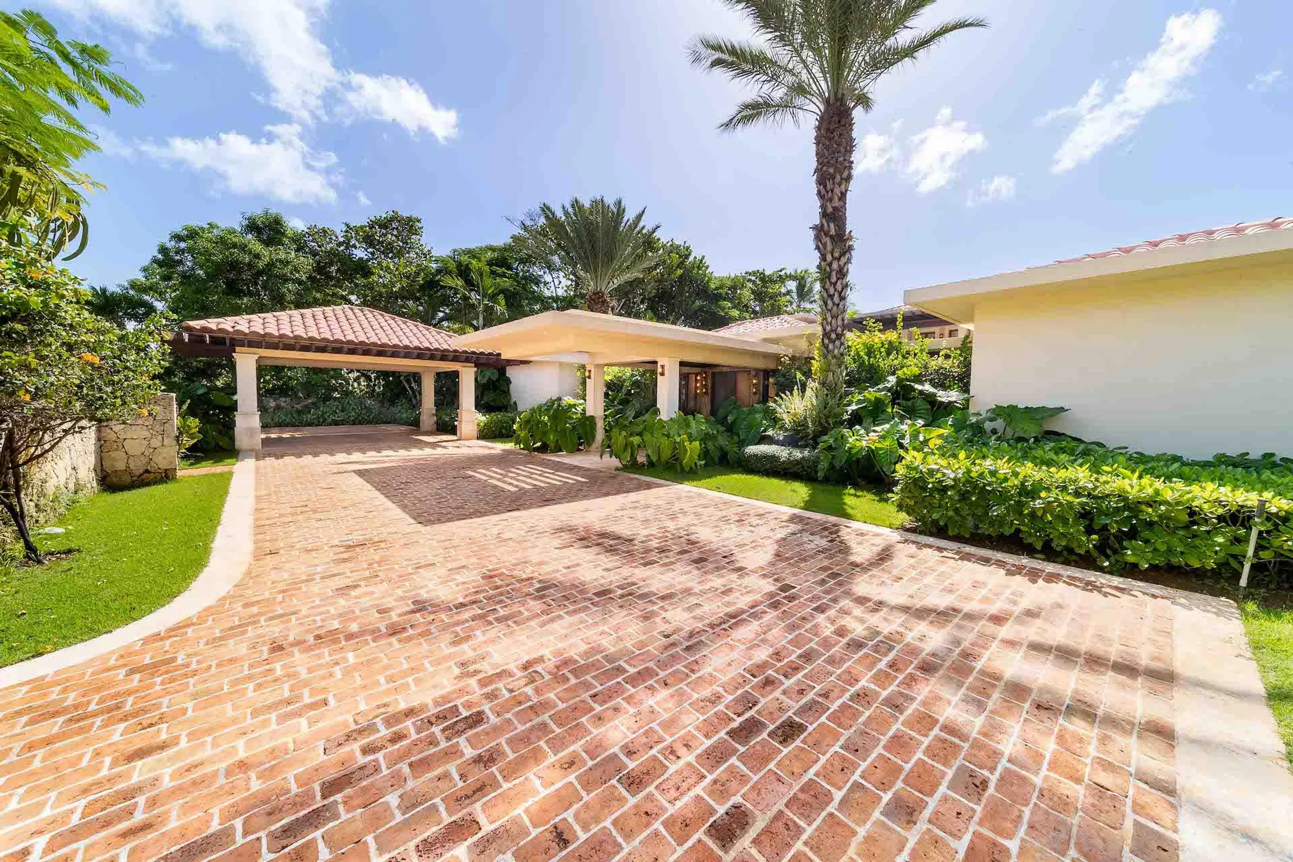 Breathtaking Oceanfront Villa with Swimming Pool and Gazebo — photograph 6