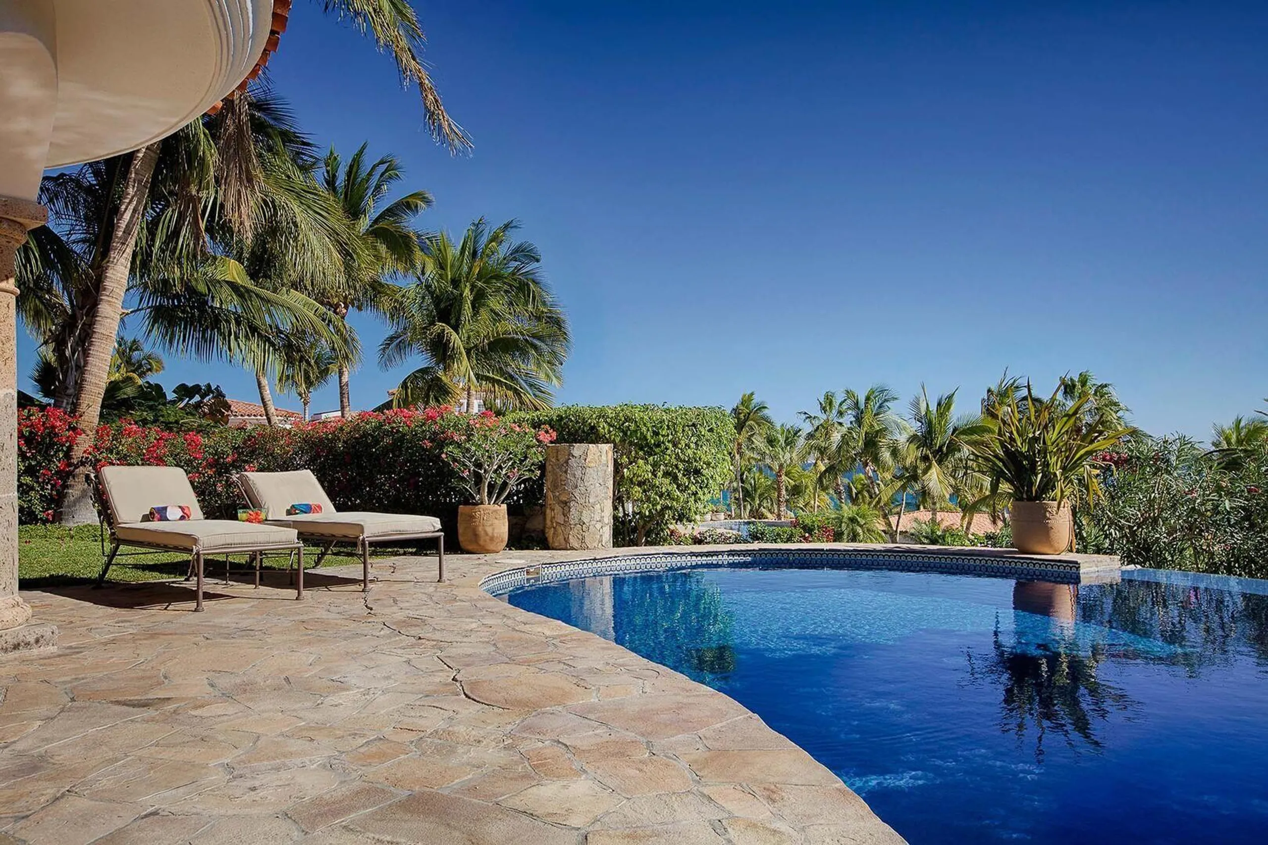 Charming Mediterranean Villa With Infinity Pool Overlooking the Sea of Cortez — photograph 2