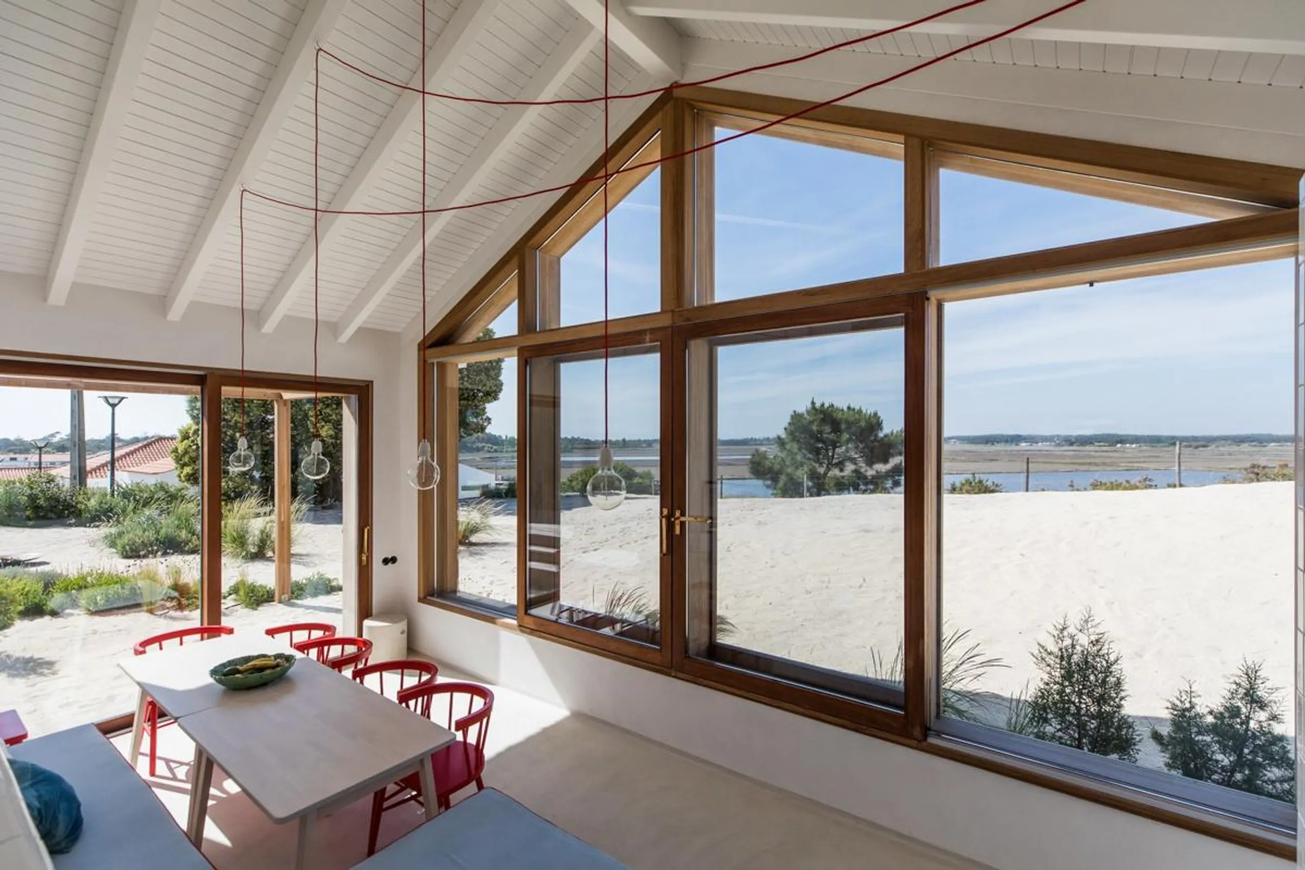 Airy and Spacious Contemporary Home in Comporta with Spacious Patio — photograph 4