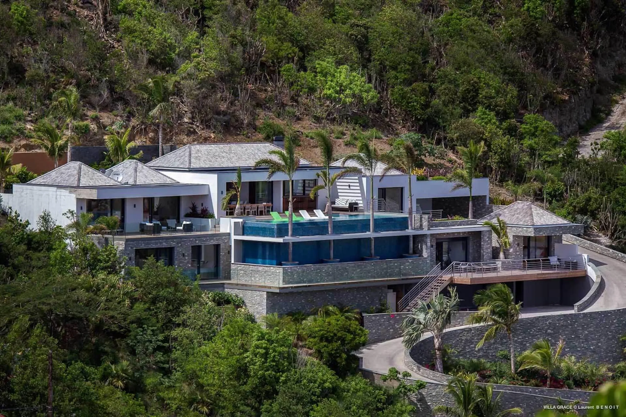 Captivating Majestic Villa with Infinity Pool and Awe-Inspiring Ocean Views, Anse Des Cayes