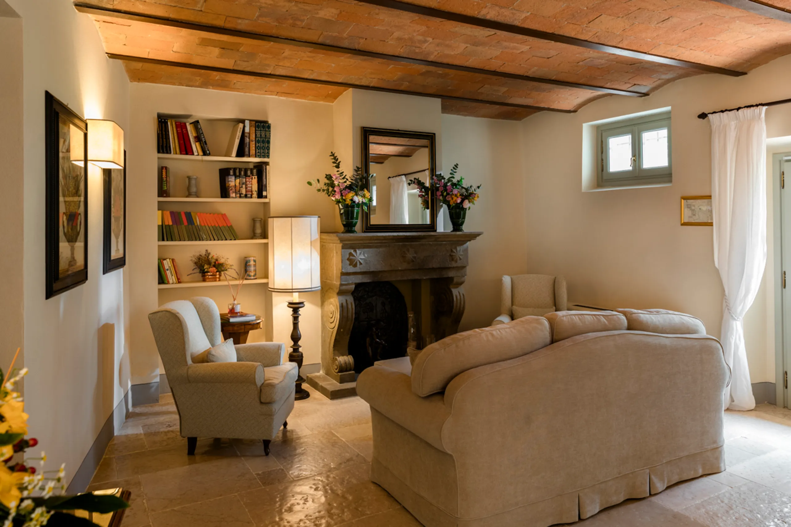 Exquisite Renaissance-Style Villa with Private Pool, Italian Garden and Florence Views — photograph 11