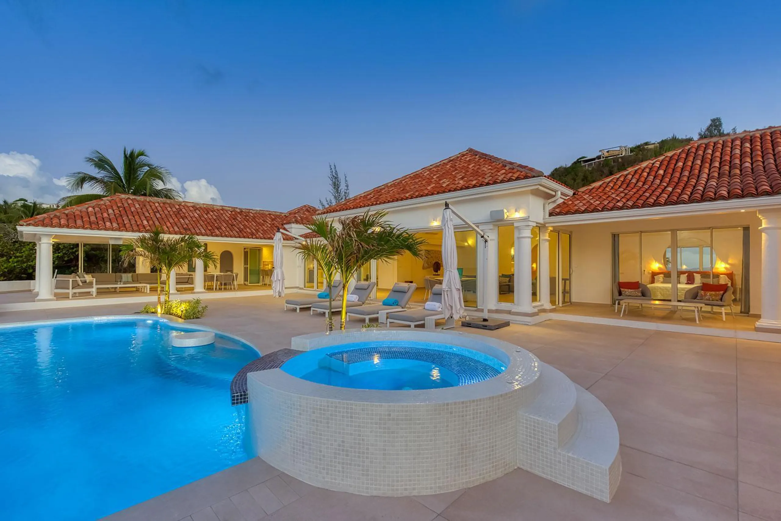 Baie Rouges Fine Beach Front Estate with Infinity Pool and Endless Ocean VIews — photograph 7