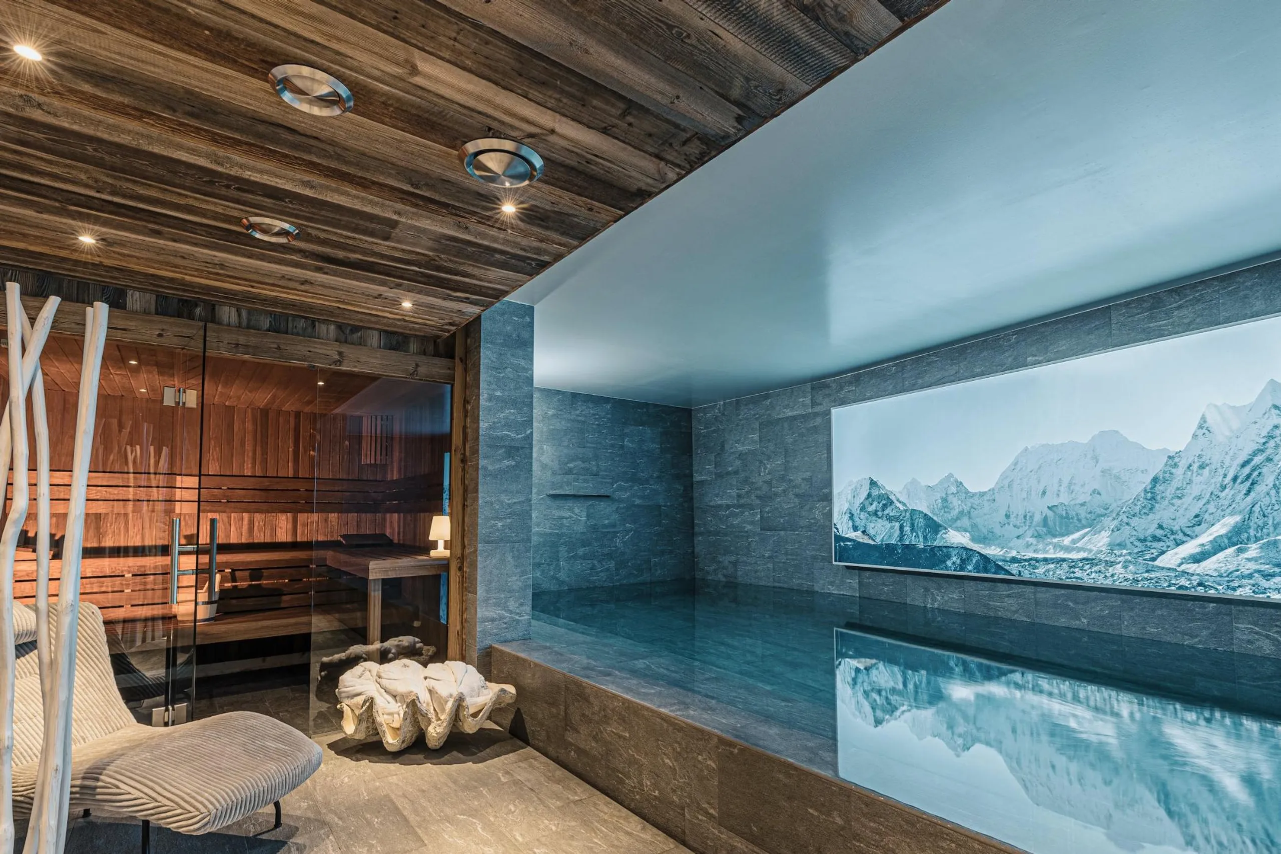 Val d'Isère Vista Haven Villa with Indoor Spa Pool — photograph 4