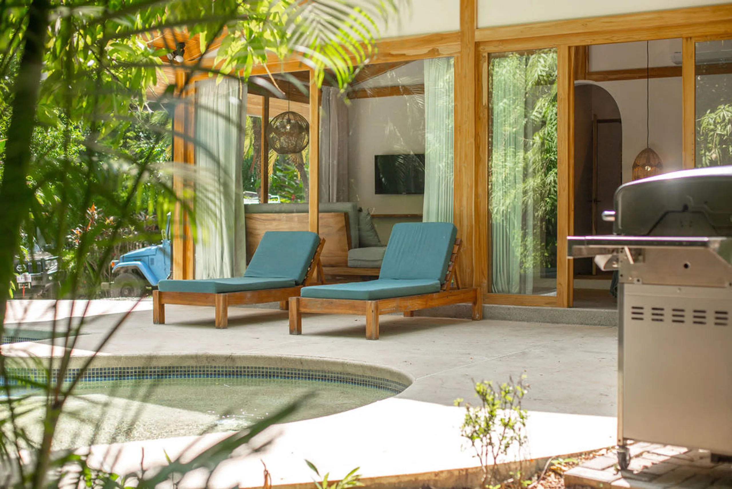 Tropical Oasis | 4BR Casita with Pool, Balinese Decor & Lush Gardens — photograph 3