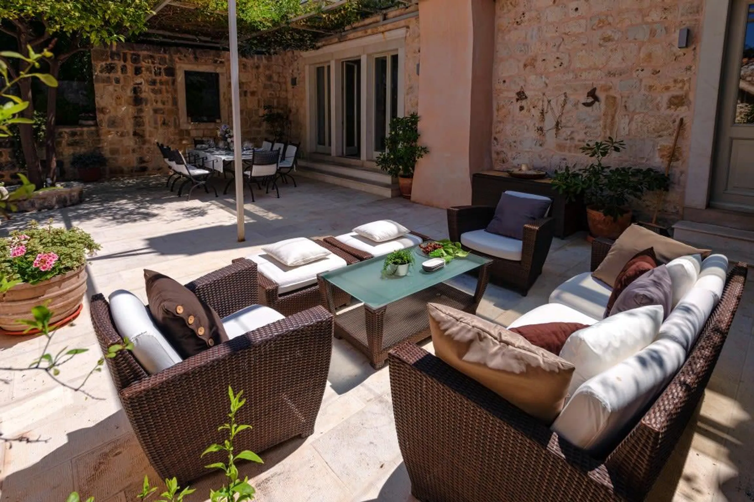 Classic Splendid Villa with View To The Harbor And Five Bedrooms — photograph 4
