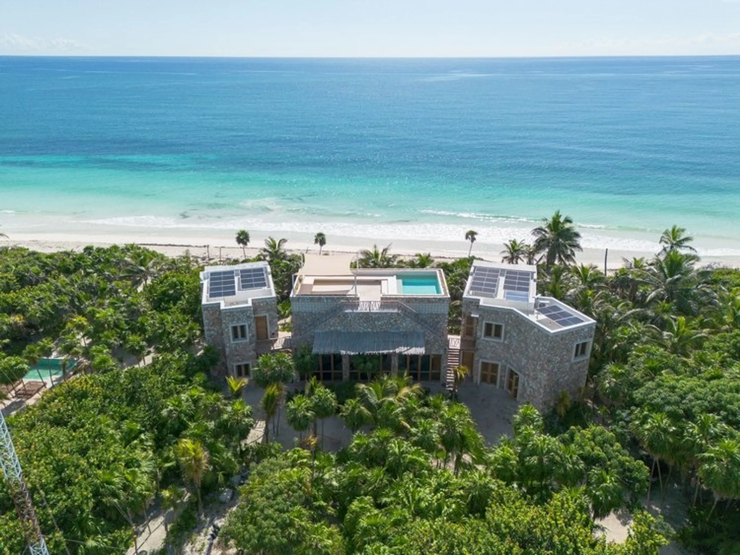 Breathtaking Sian Ka’an Beach Villa: Oceanfront, Rooftop Pool & Jungle Escape, Tulum