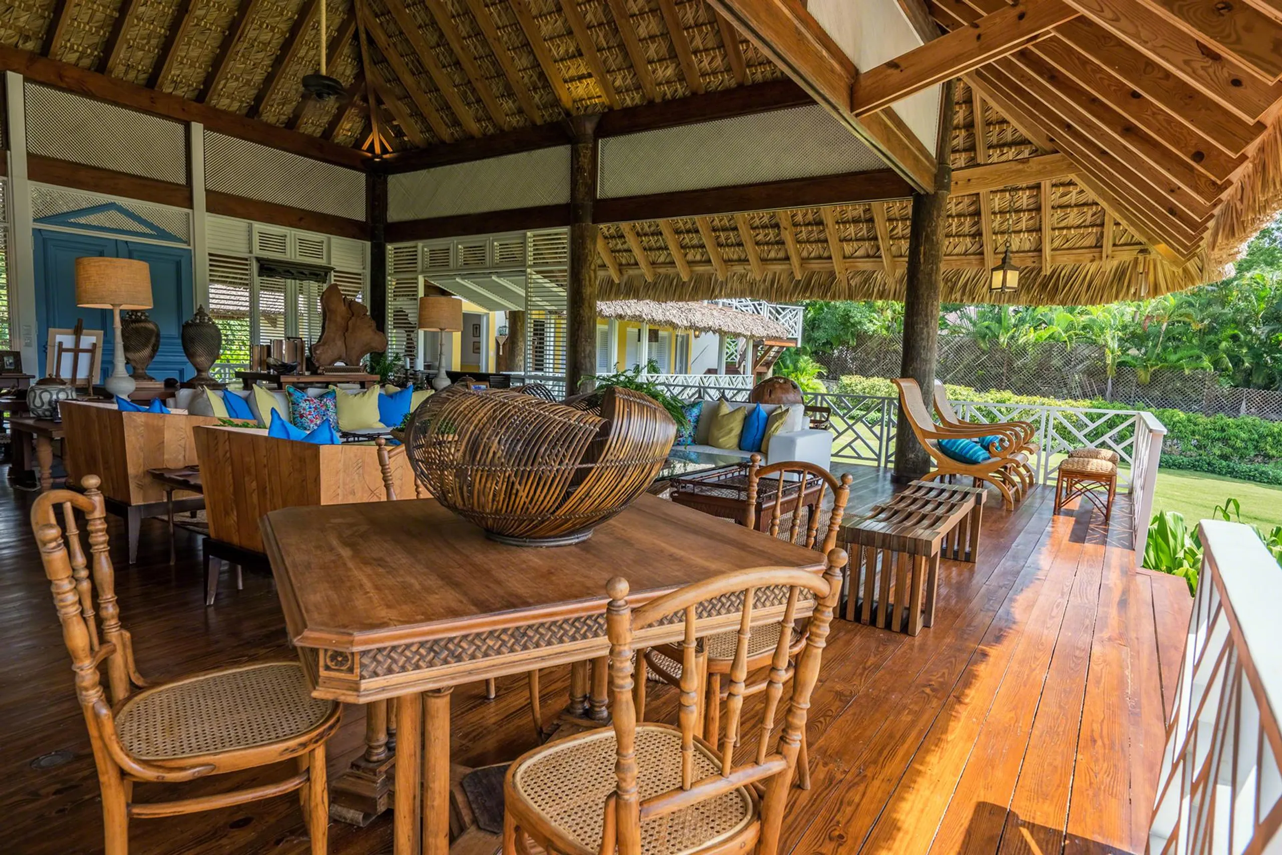 Serene Caribbean Retreat with Private Pool and Landscaped Garden — photograph 9