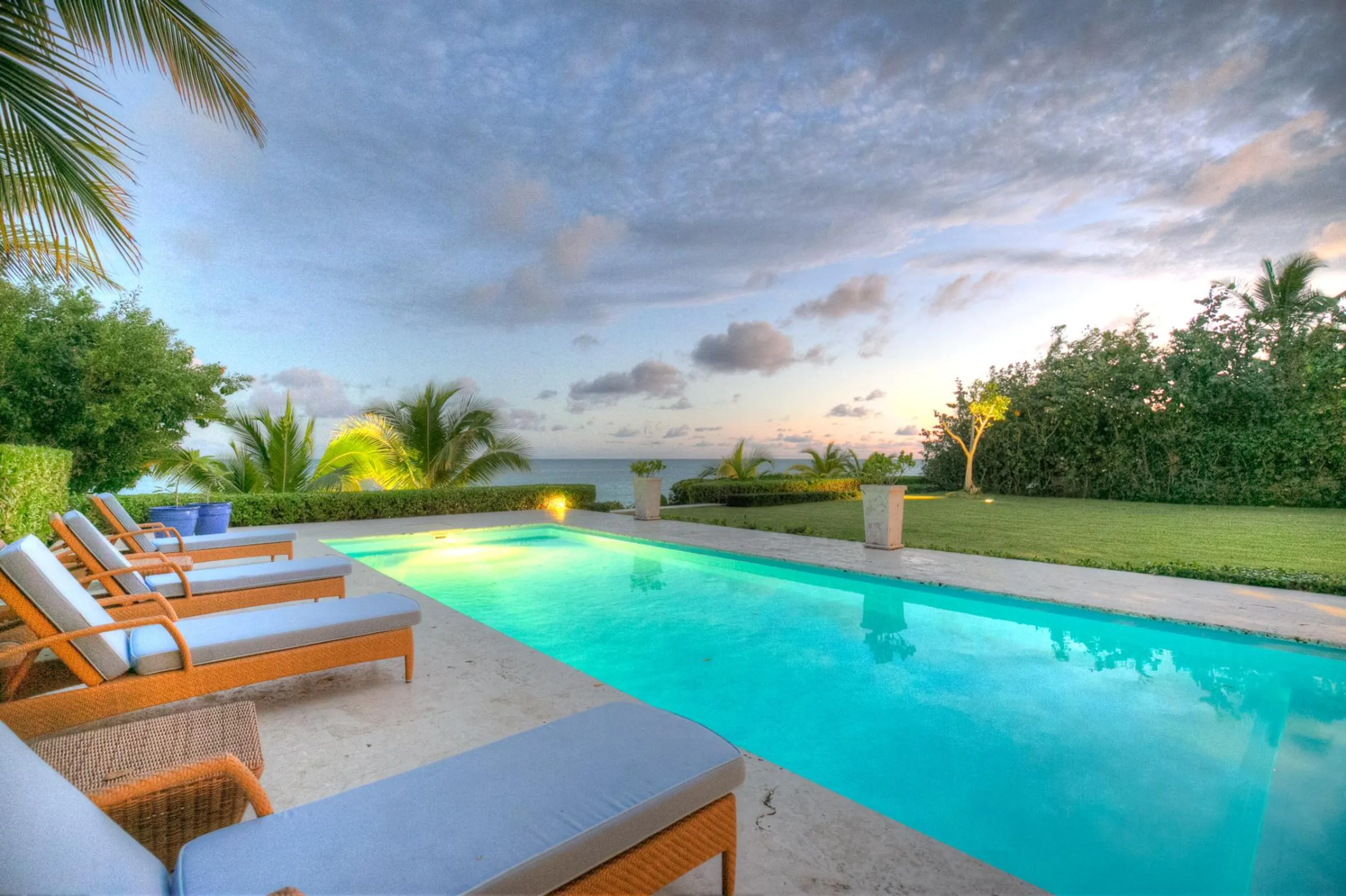 Idyllic Oceanfront Villa with Private Pool and Views — photograph 7
