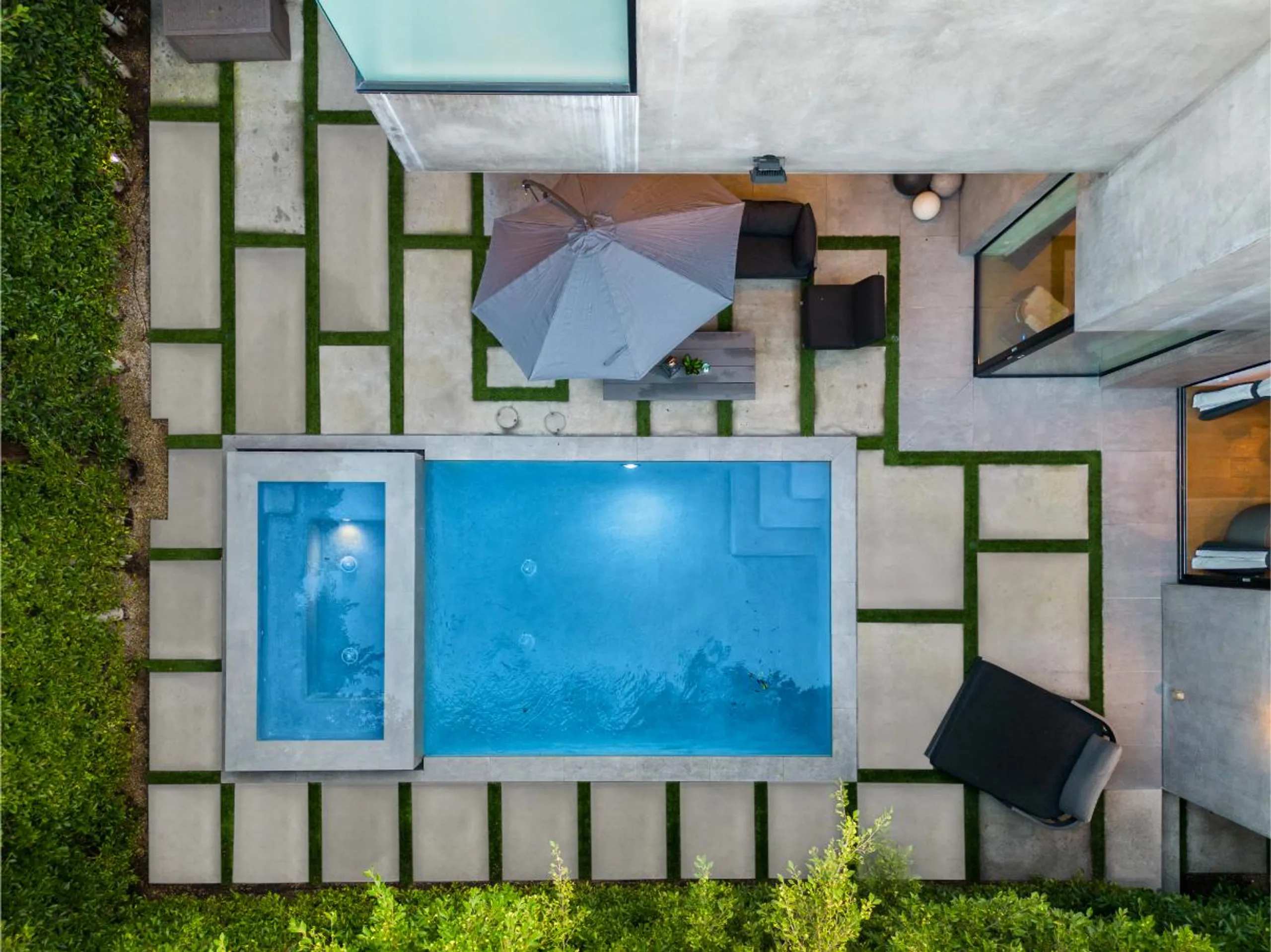Deluxe West Hollywood Villa with Invigorating Pool — photograph 3