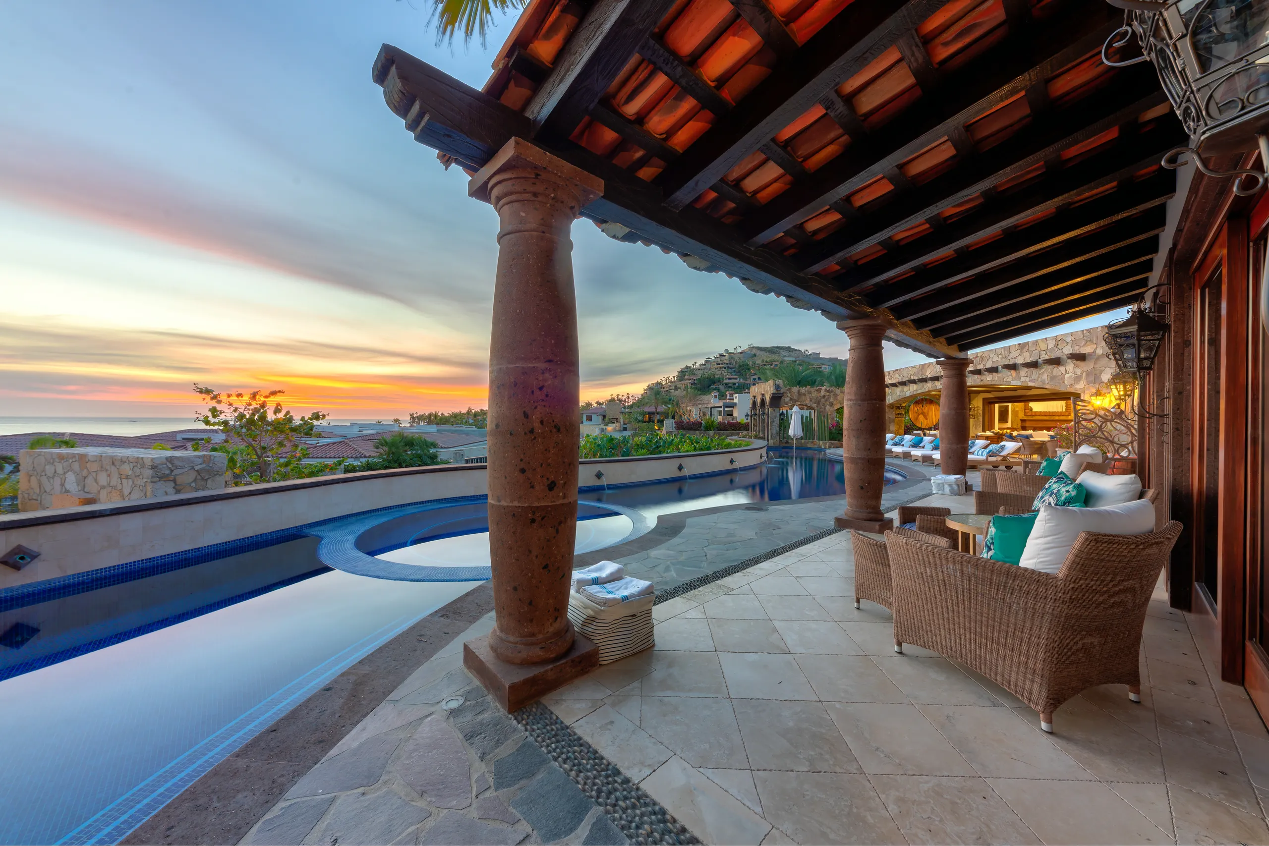 Glamorous Six-Bedroom Villa with Private Beach Access, 100-Foot Pool & Panoramic Ocean Views — photograph 6