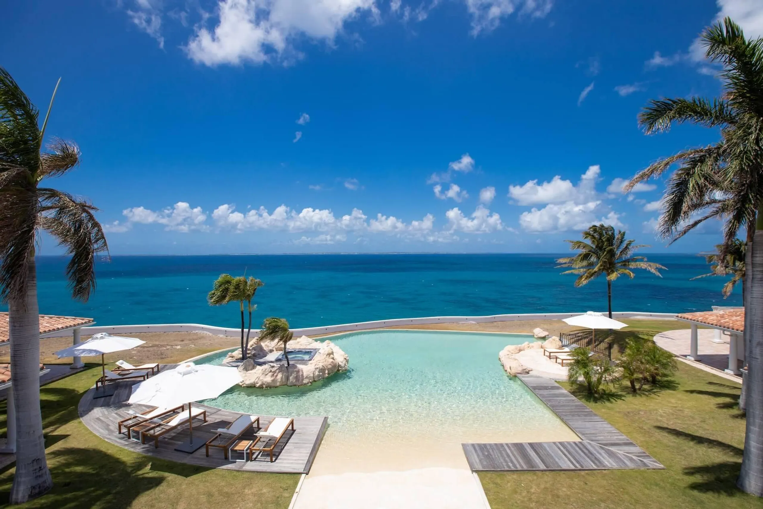 French Caribbean Style Grand Estate with Beautiful Infinity Pool and Ocean Views — photograph 2