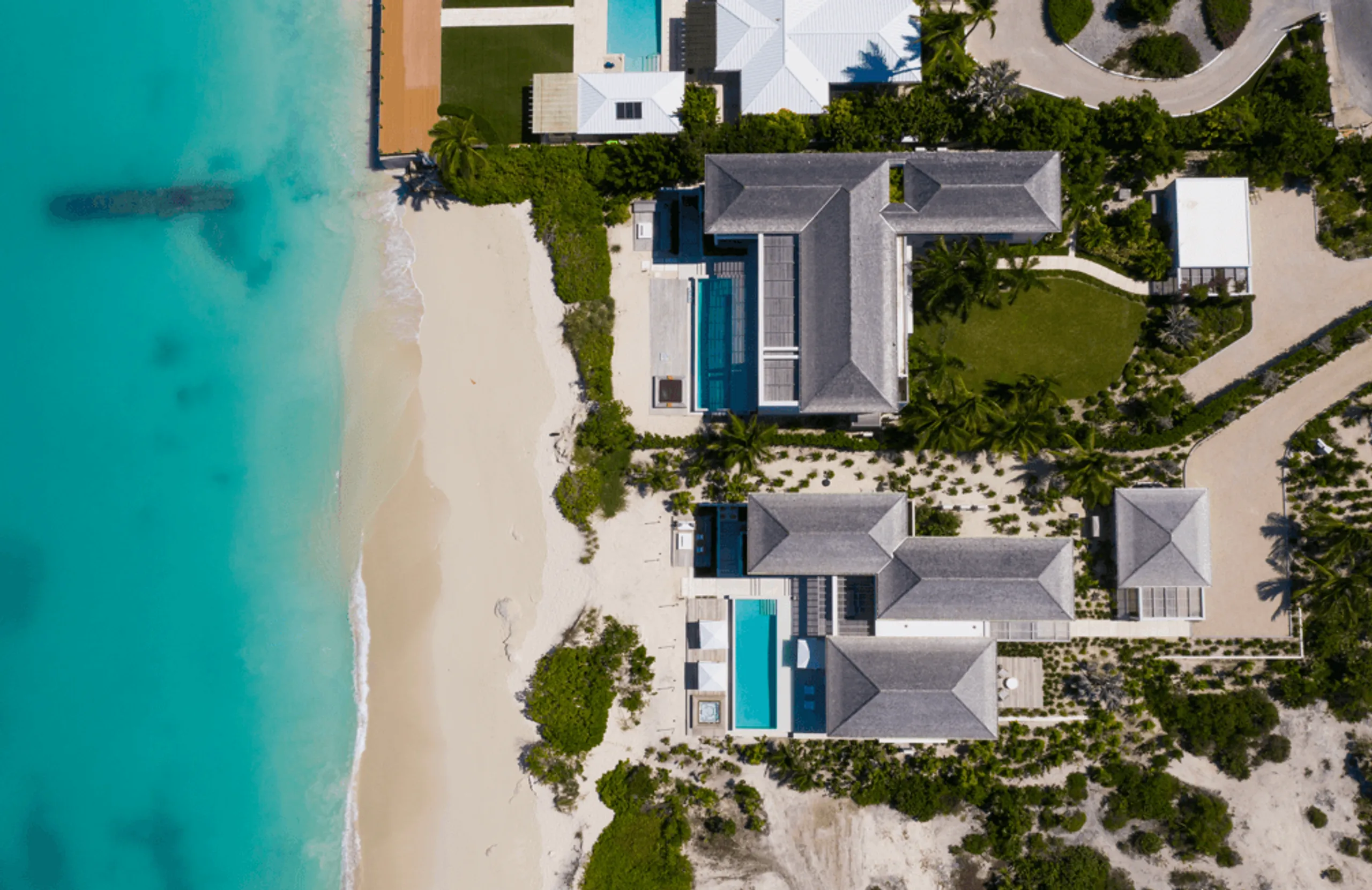 Extraordinary Villa with Caribbean Contemporary Design and Stunning Beachfront — photograph 4