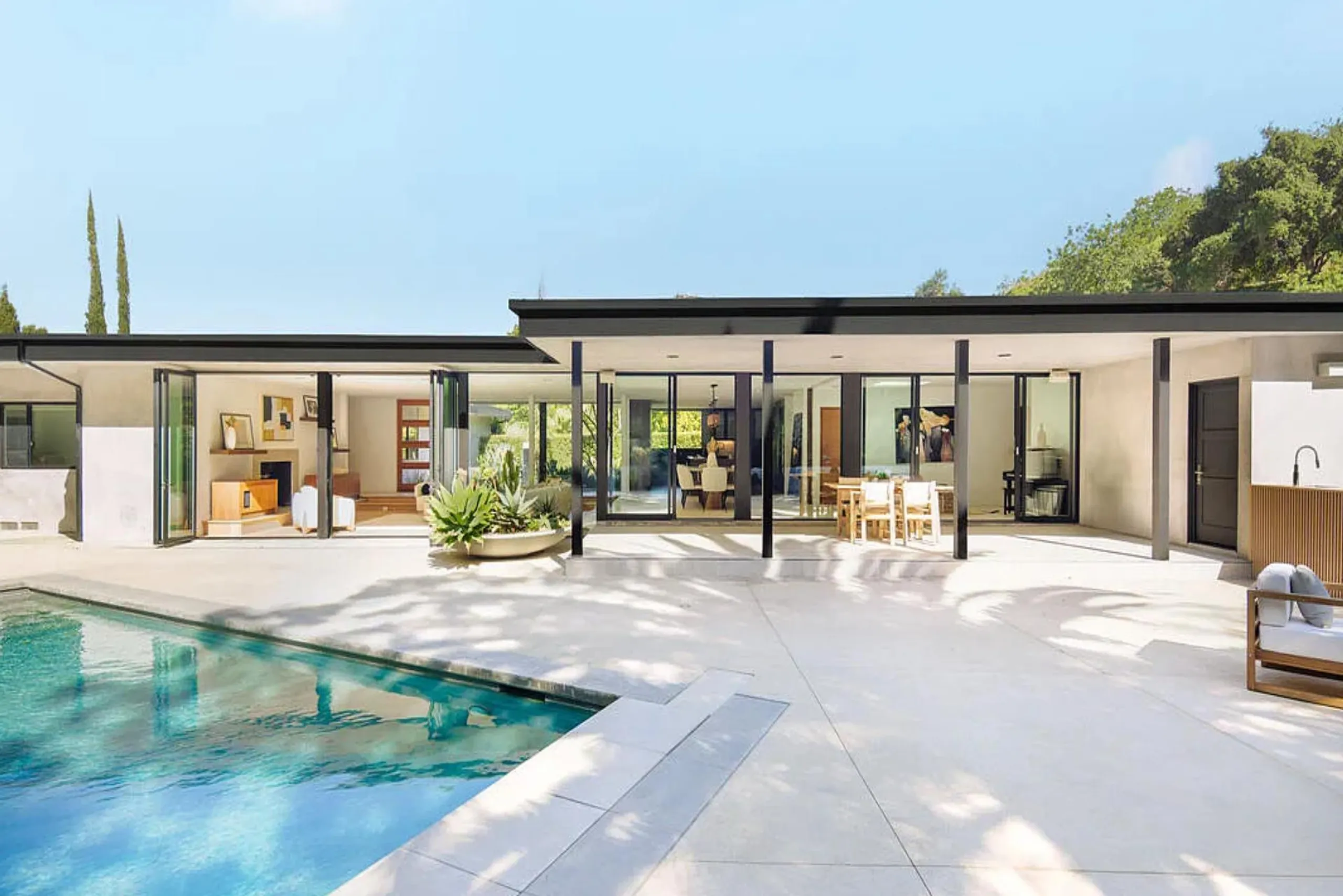 Legacy Beverly Hills Estate with Modern Luxury with Pool, Theater & Gym, Los Angeles