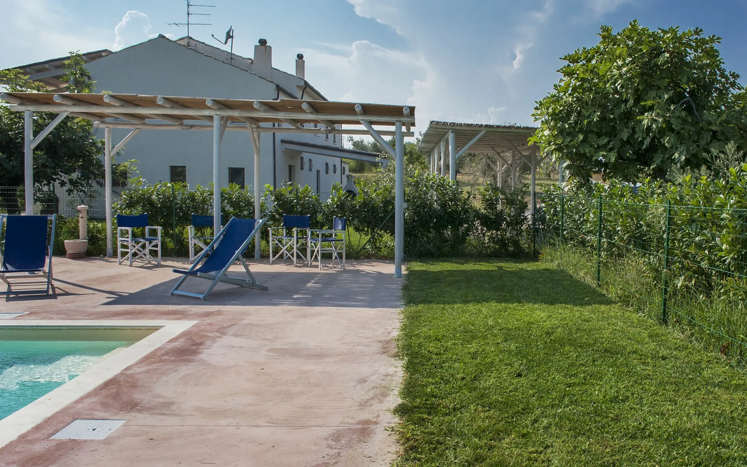 Marvelous Hilltop Villa with Great Views to the Adriatic Sea and Mountains — photograph 10