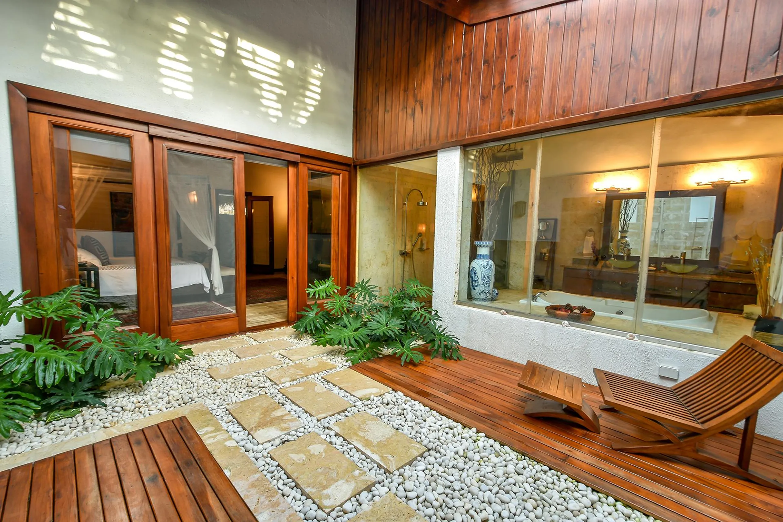 Breathtaking 7BR Villa with Private Pool and Minitas Beach Nearby — photograph 11