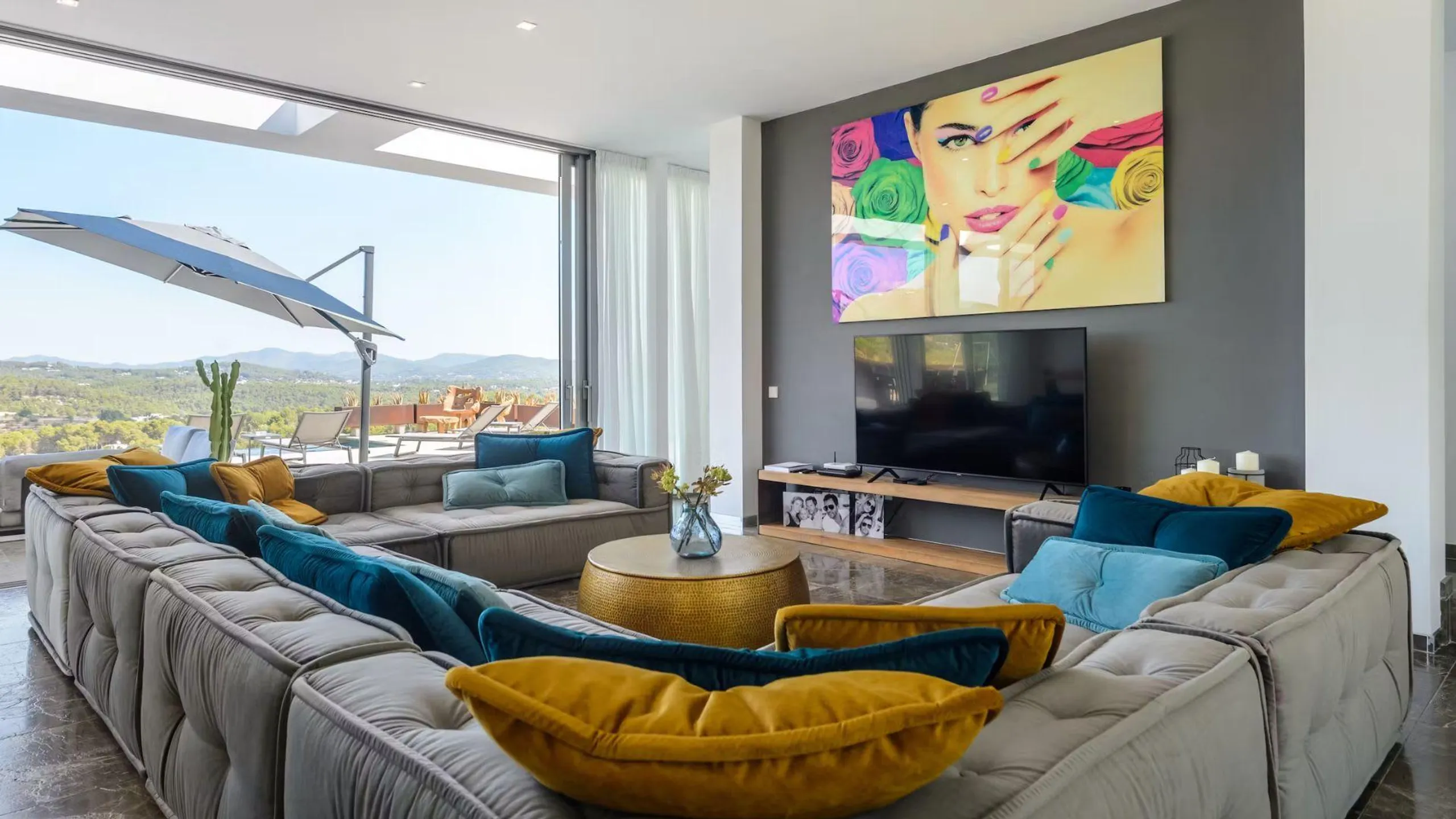 Sophisticated Modern Villa with Private Pool, and Panoramic Views — photograph 6