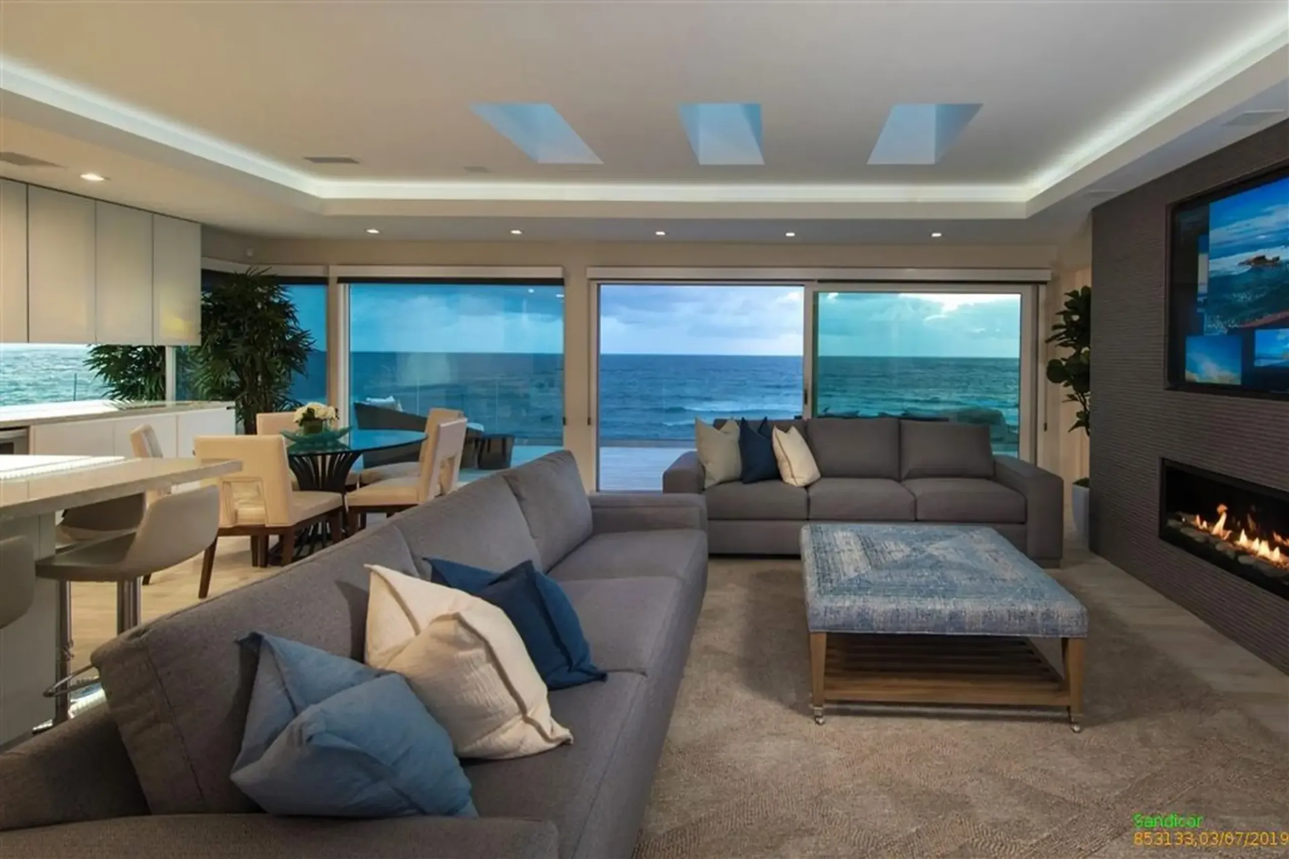 Contemporary Oceanfront Villa with Waterfront and Stunning Views — photograph 6