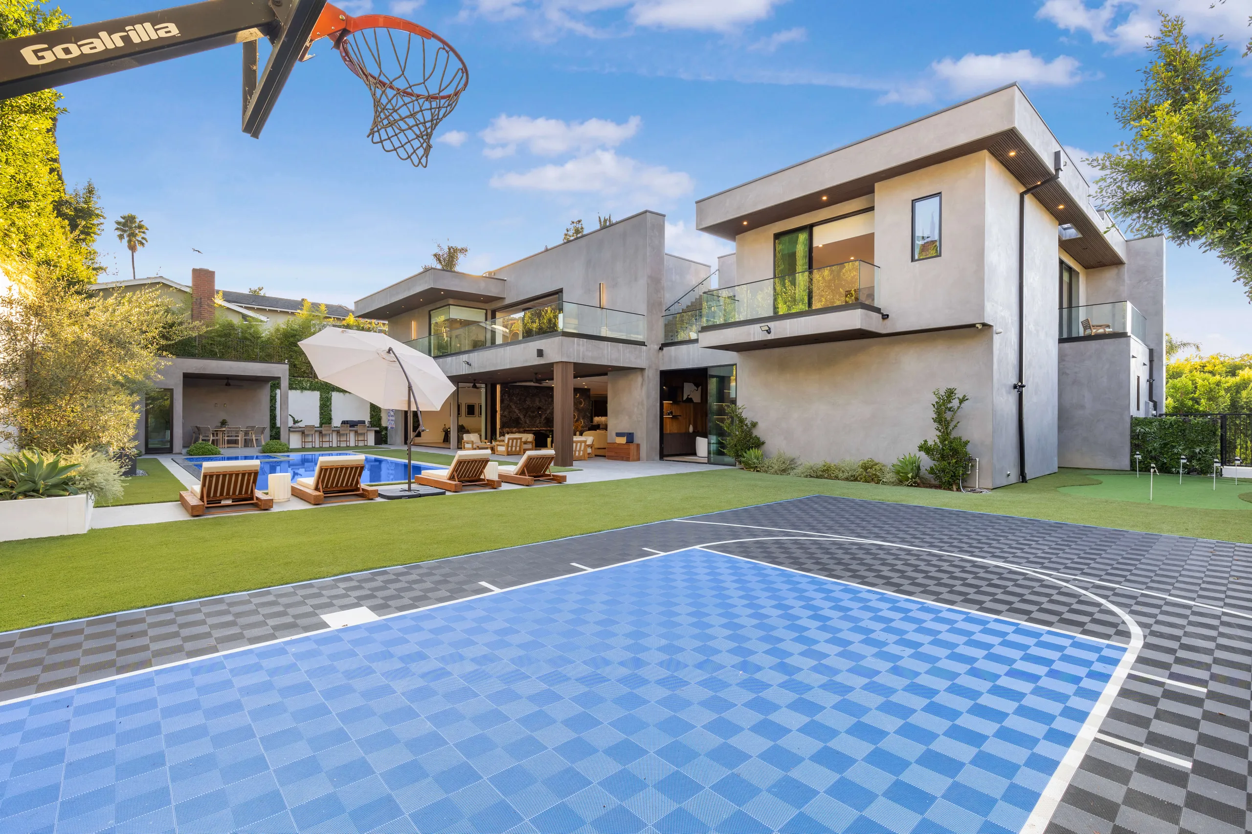 Ultra Modern LA Luxury Estate with Grand Pool and Entertainment Area — photograph 10