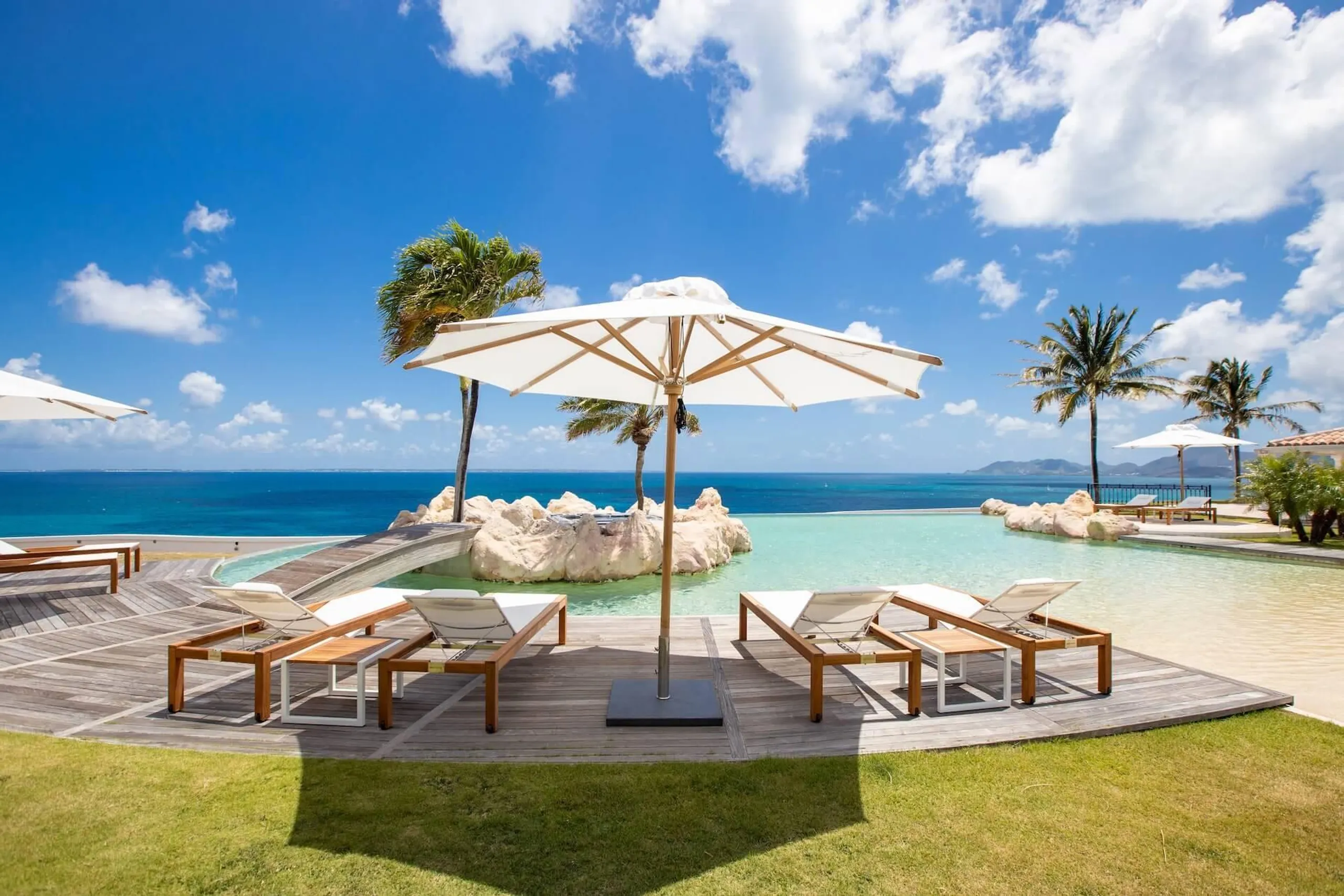 French Caribbean Style Grand Estate with Beautiful Infinity Pool and Ocean Views — photograph 7
