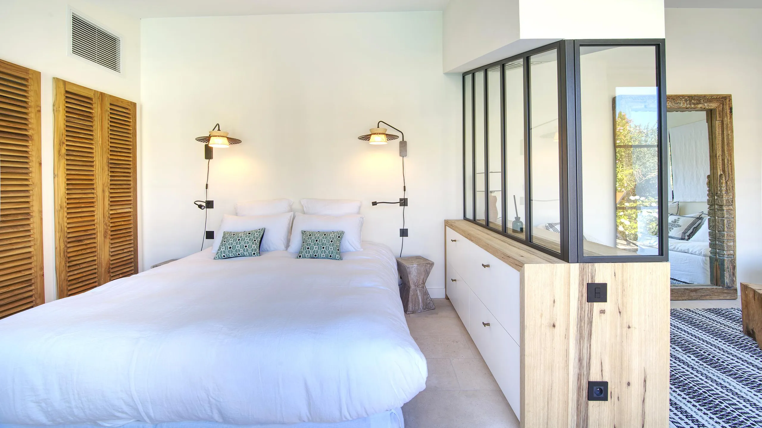 Blissful Retreat with Pool and Mountain Views — photograph 7