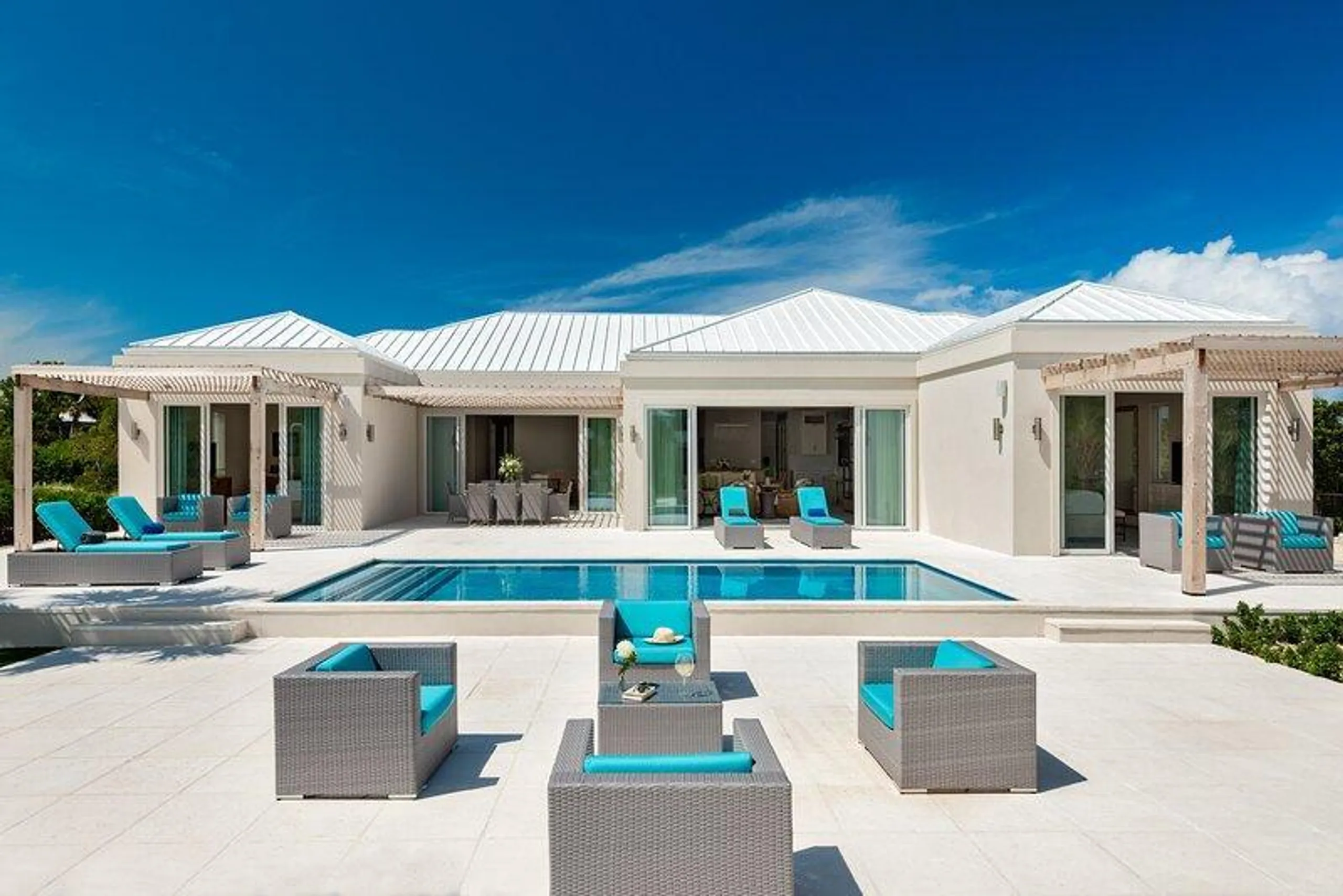 Awe-Inspiring Canal-Side Villa in Turks and Caicos with a Modern Island Flair — photograph 3