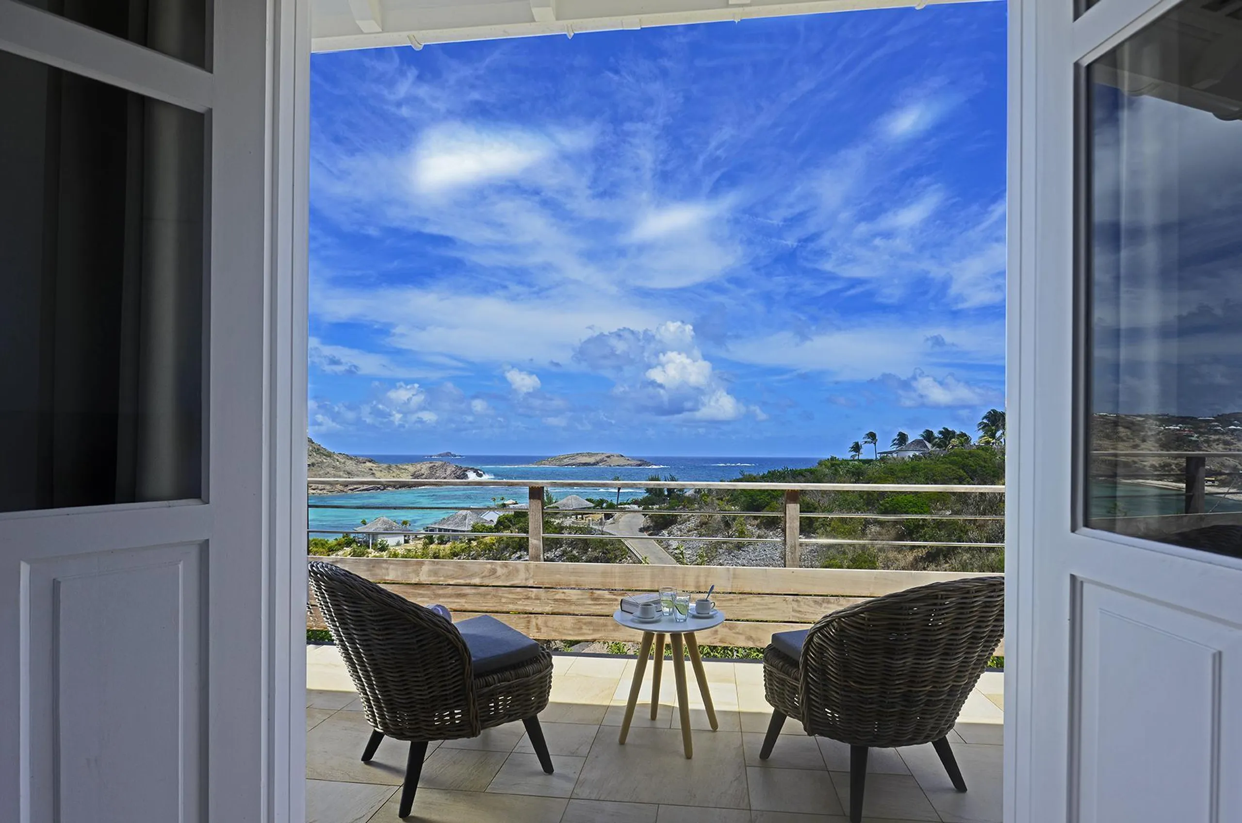 Posh Tropical Villa with Private Pool and Ocean Views — photograph 5