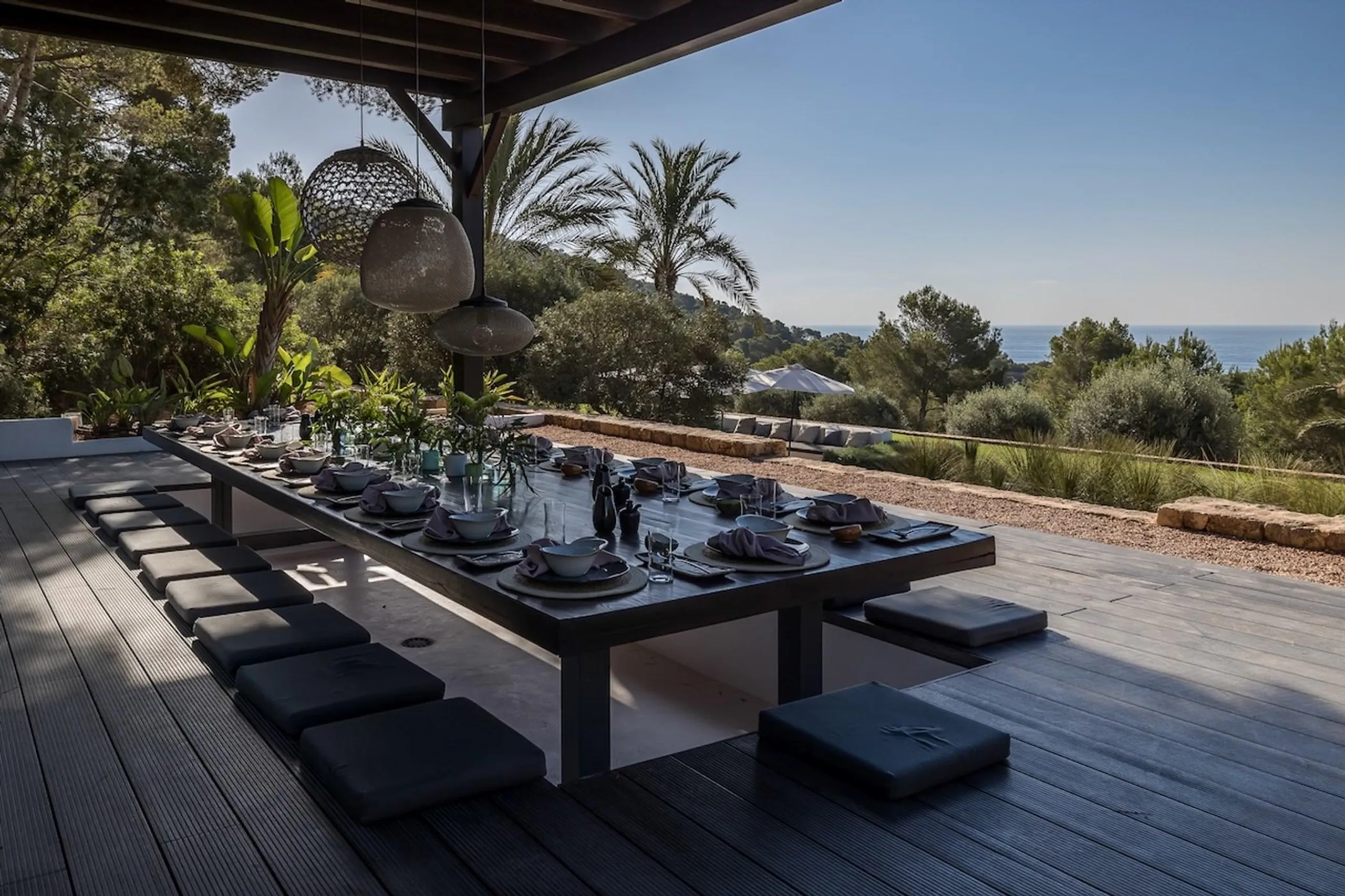 Deluxe Modern Villa with Pool and Sweeping Sea Views — photograph 6