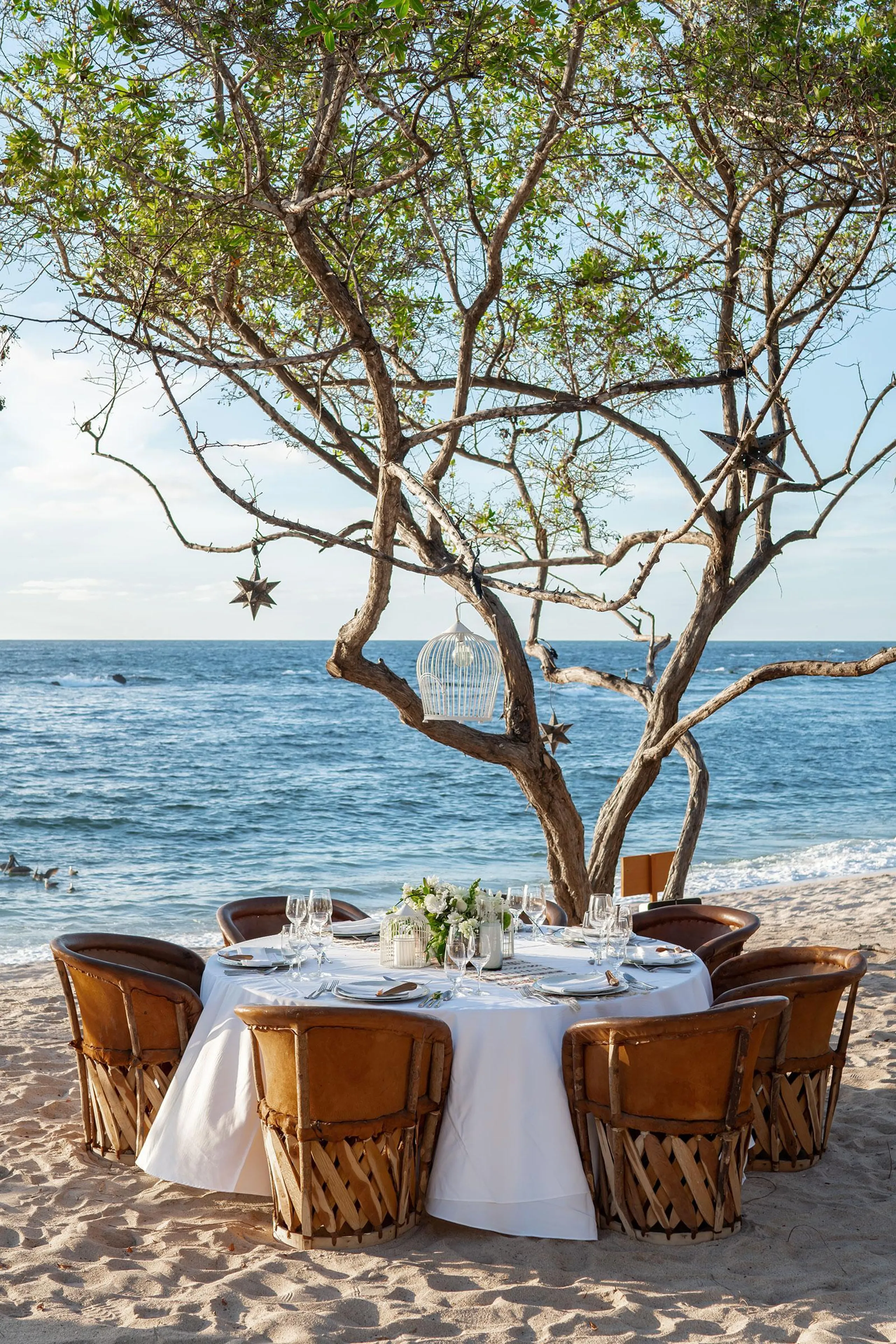 El Banco Beach Front Estate with Grand Infinity Pool and Panoramic Ocean Views — photograph 9