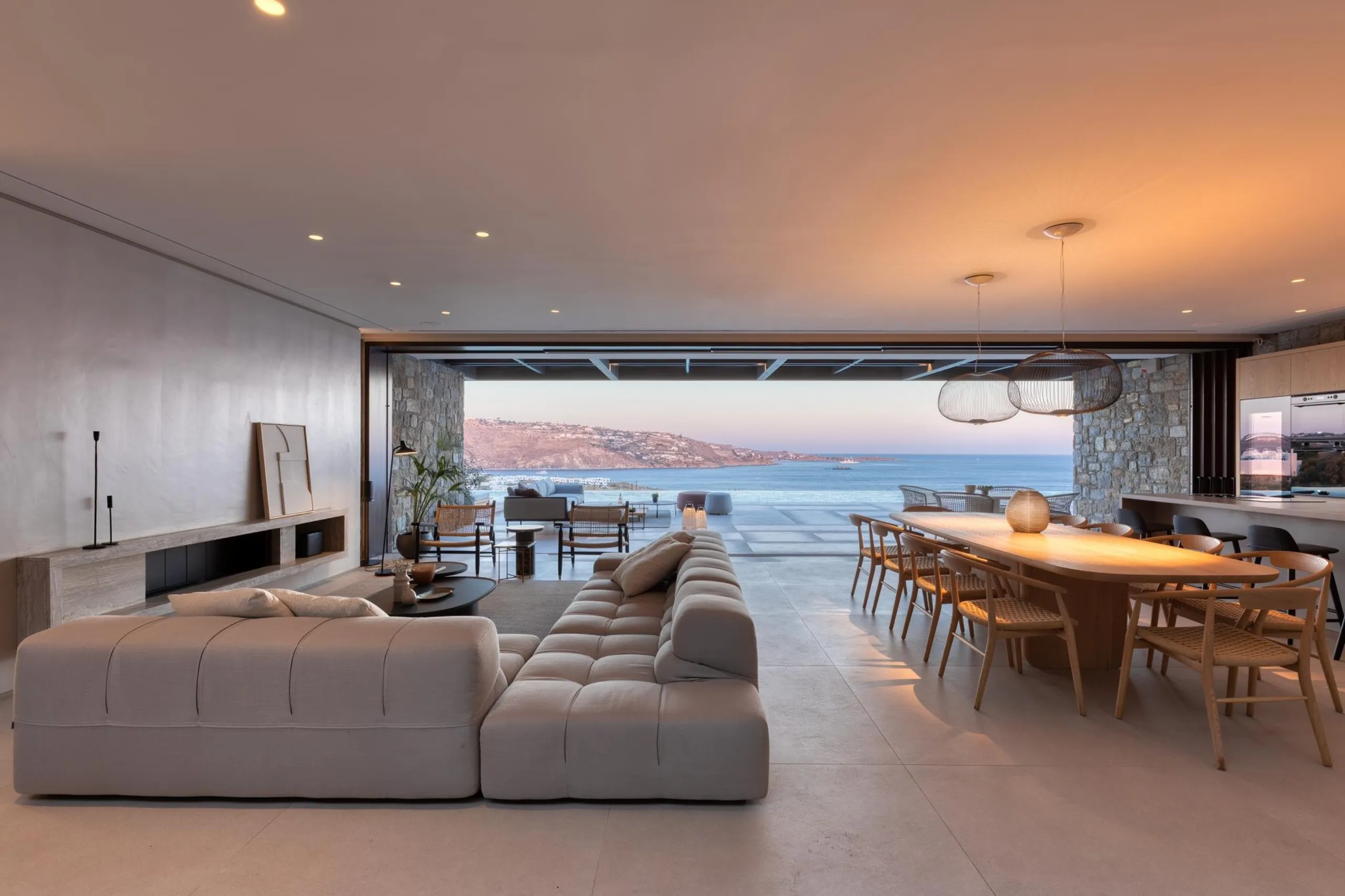 Sumptuous Seaview Villa with Majestic Pool and Views — photograph 9