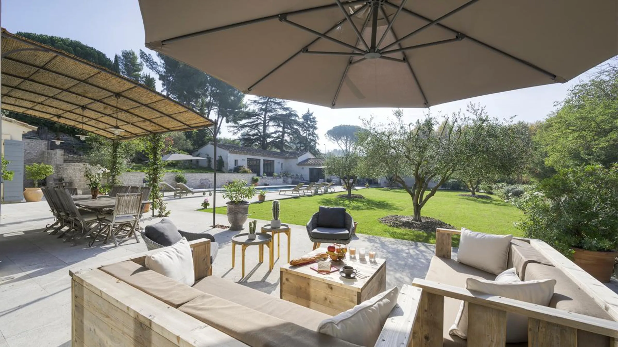 Tranquil Countryside Villa with Private Heated Pool & Serene Surroundings — photograph 4