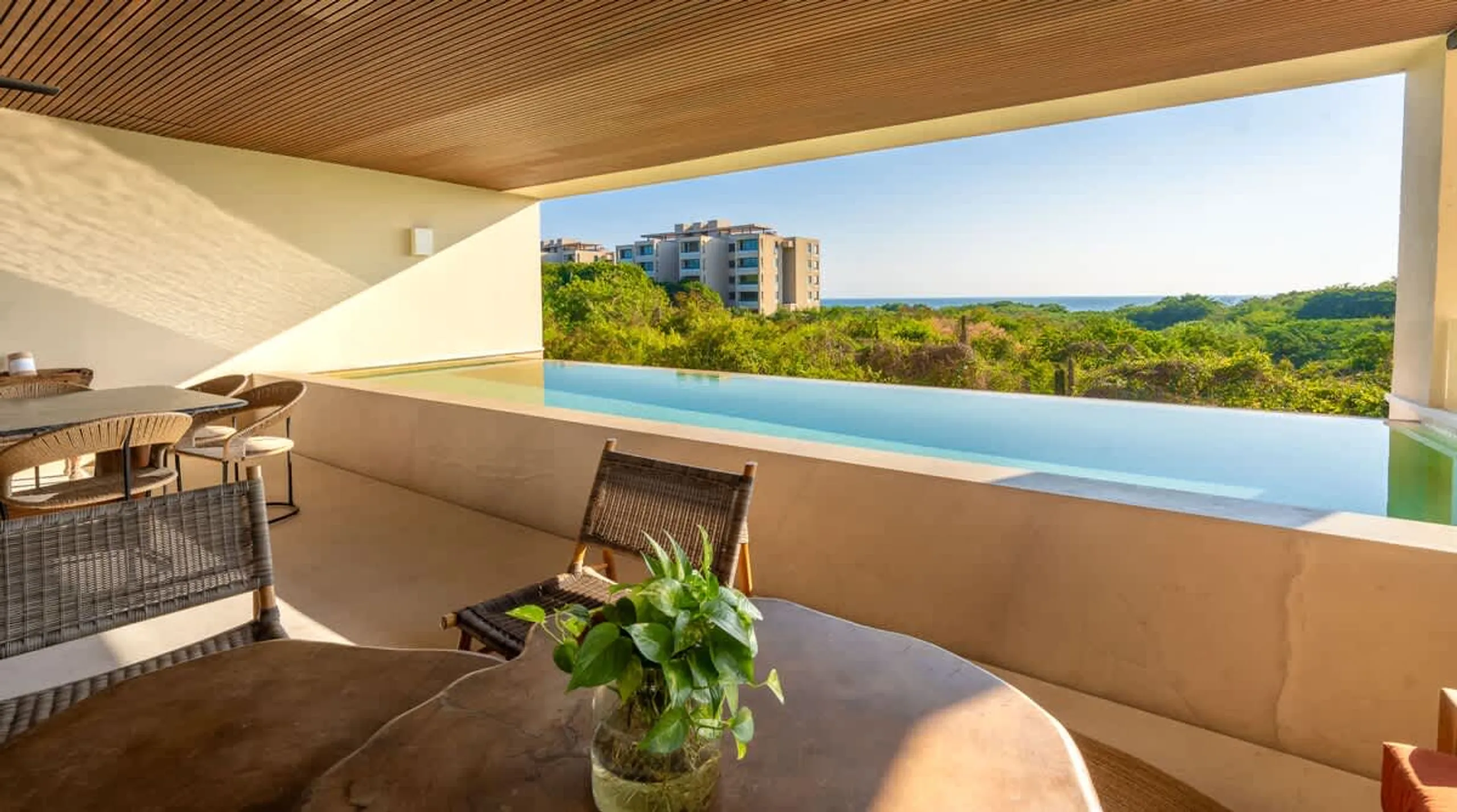 Airy and Spacius Contemporary Villa with Pool and Premier Golf Access — photograph 3