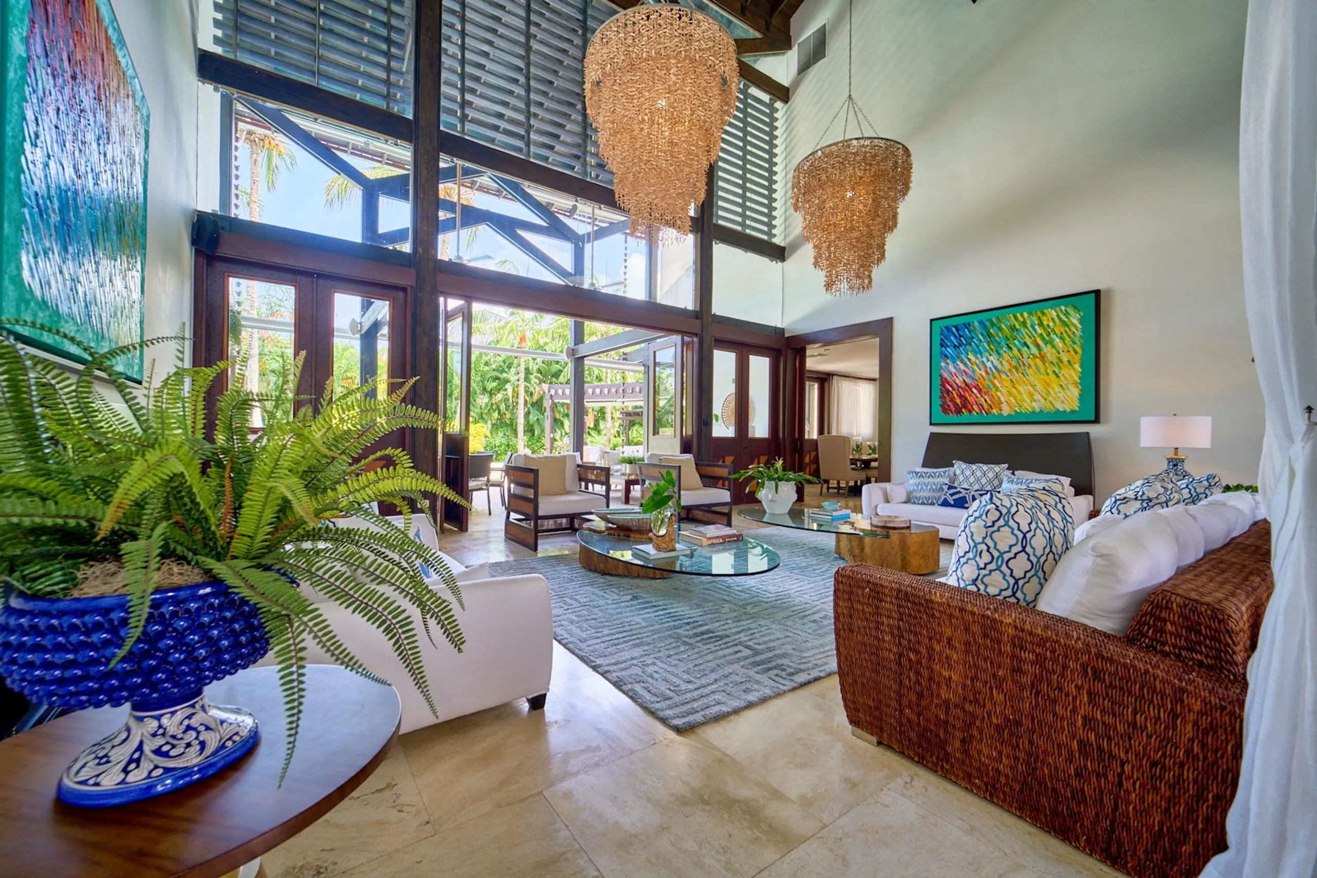 Elegant Boutique Villa with Private Pool, Lush Garden and Charming Gazebo — photograph 12