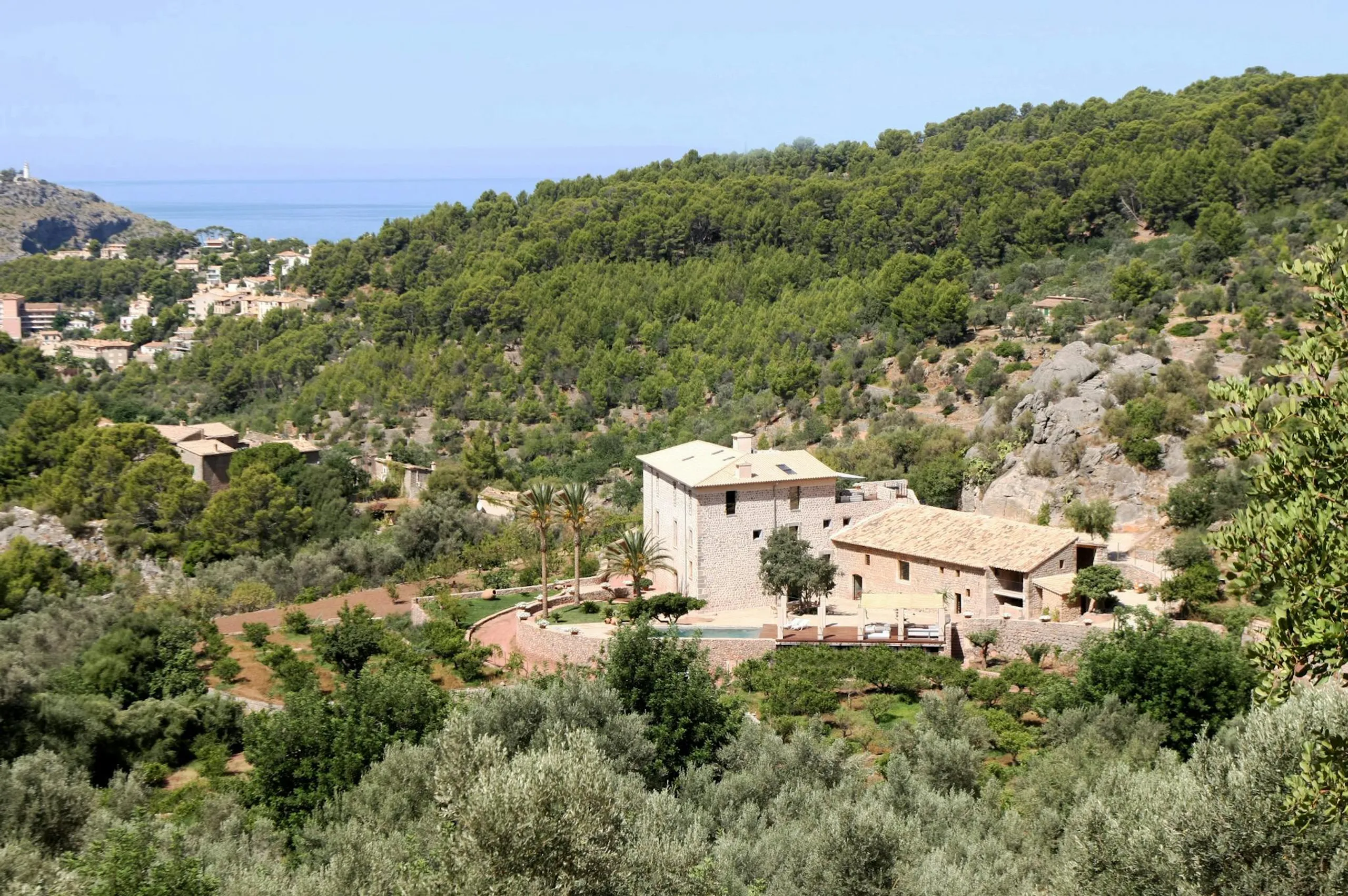 Superb Spanish Estate with Private Pool and Sun Deck — photograph 8