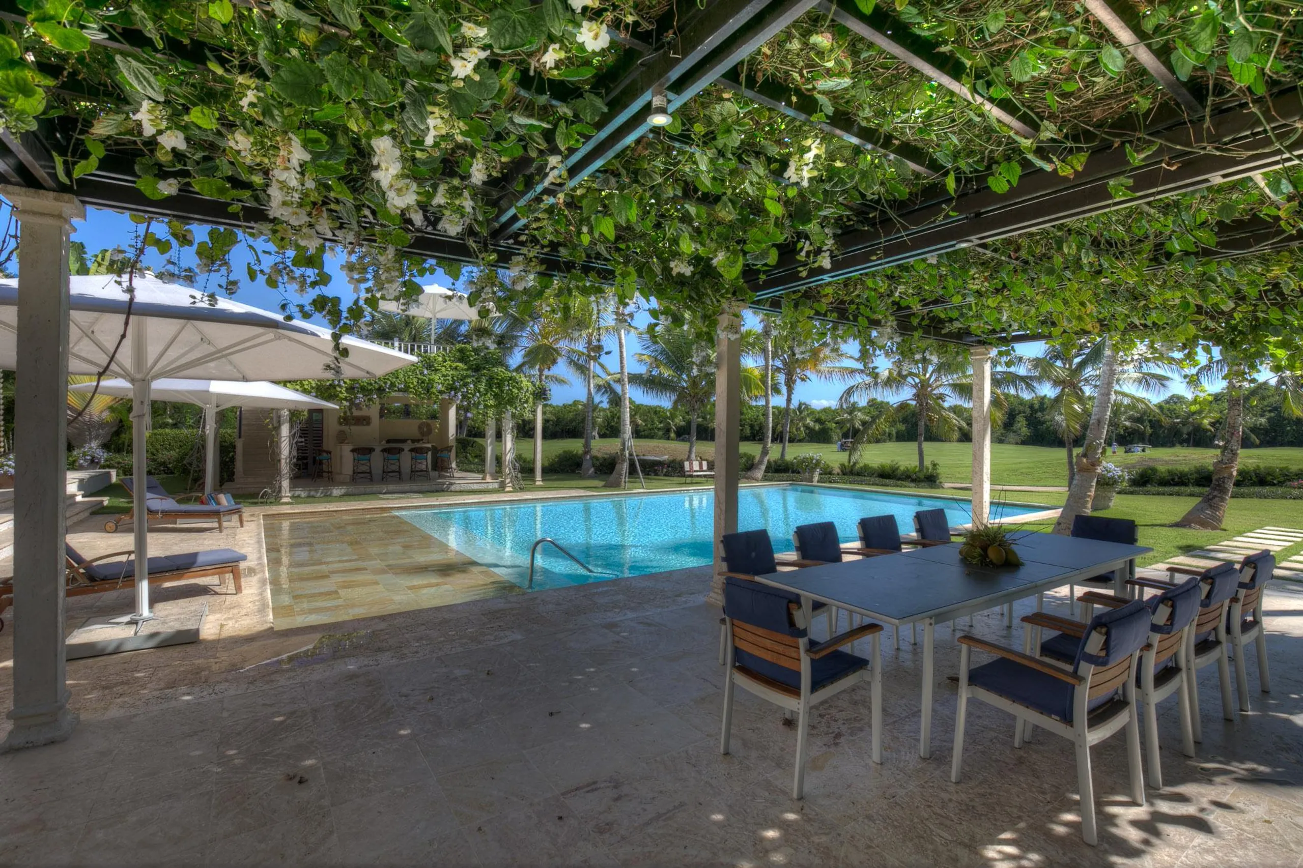 Unique Tropical Villa with Private Pool and Lush Surroundings — photograph 4