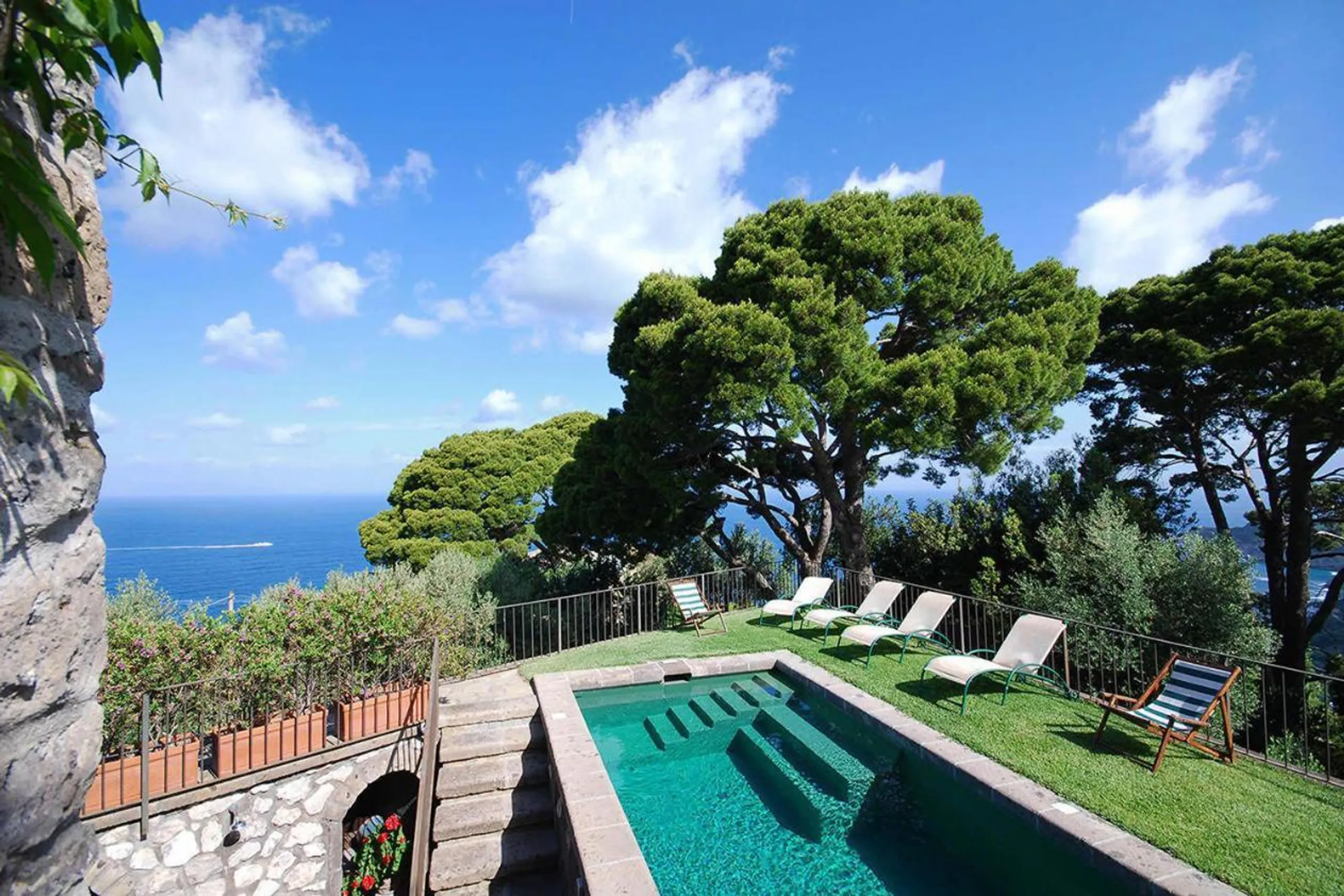 Glorious Ancient Villa with Private Pool and Lovely Sea Views — photograph 2