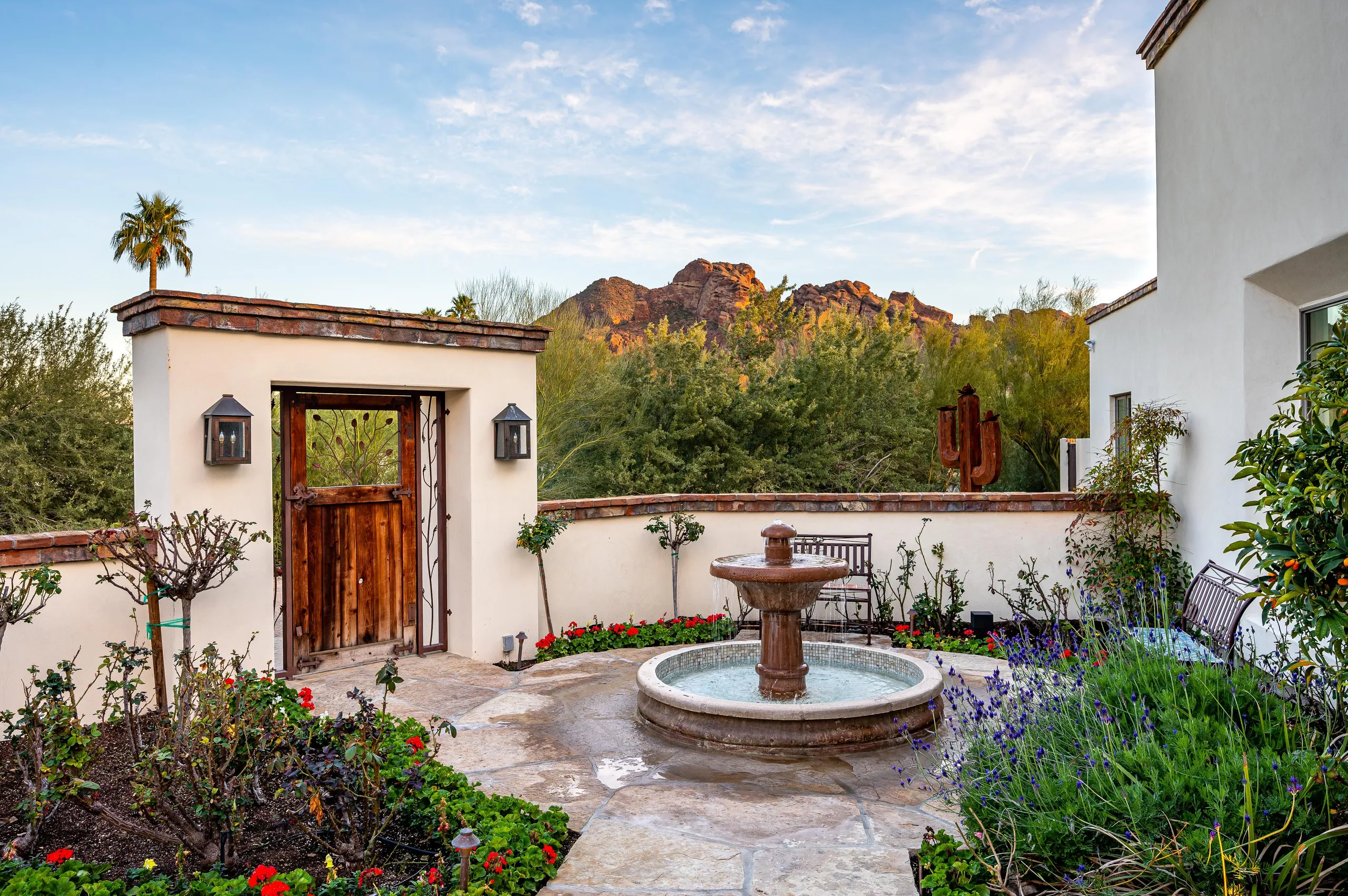 Elite Paradise Valley Estate with Waterfalling Pool and Firepit Lounge — photograph 4