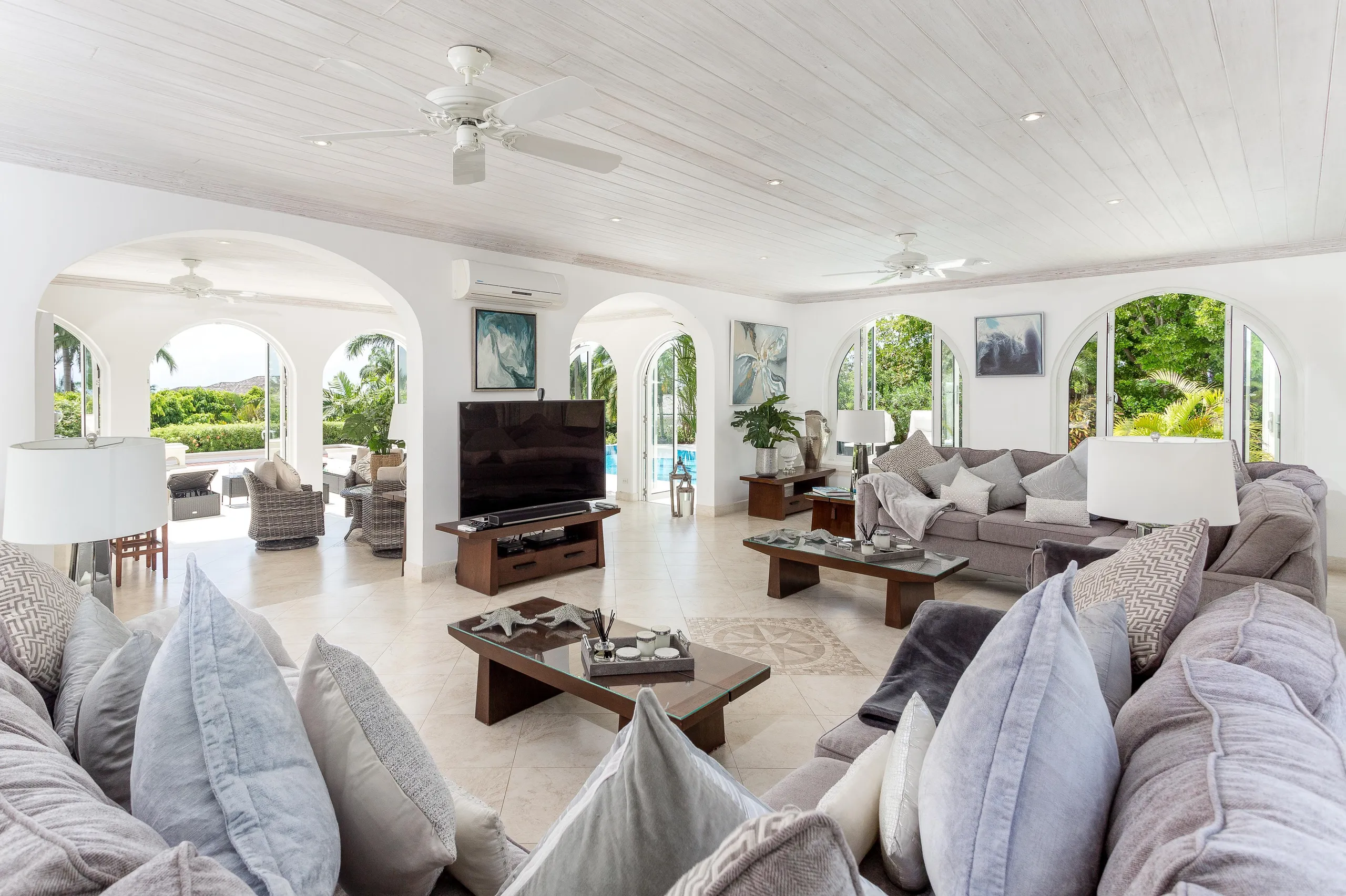 Barbados Traditional Grand Estate Large Private Pool and Golf Course Access — photograph 6