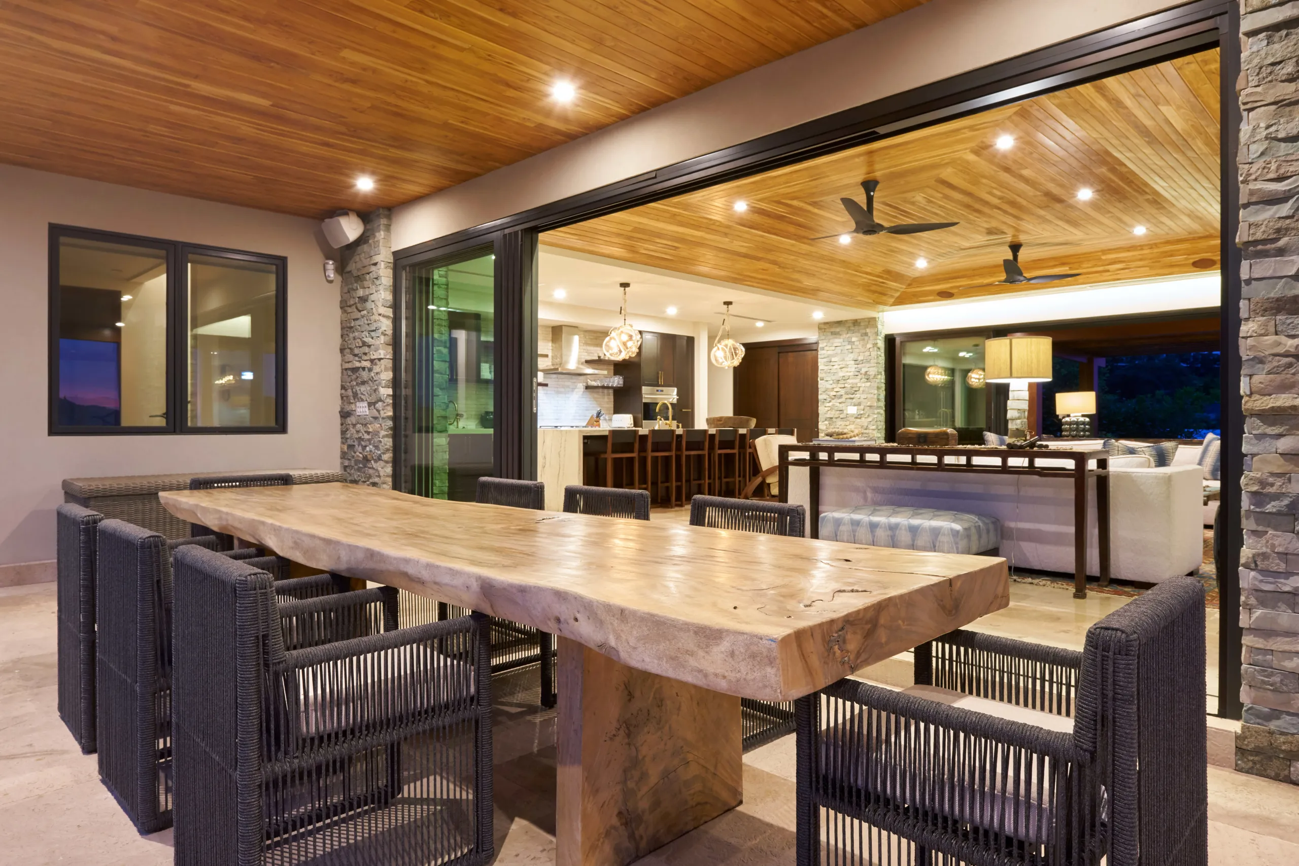 Breathtaking 5 Bedroom Villa with Private Pool, and Ocean Views — photograph 9