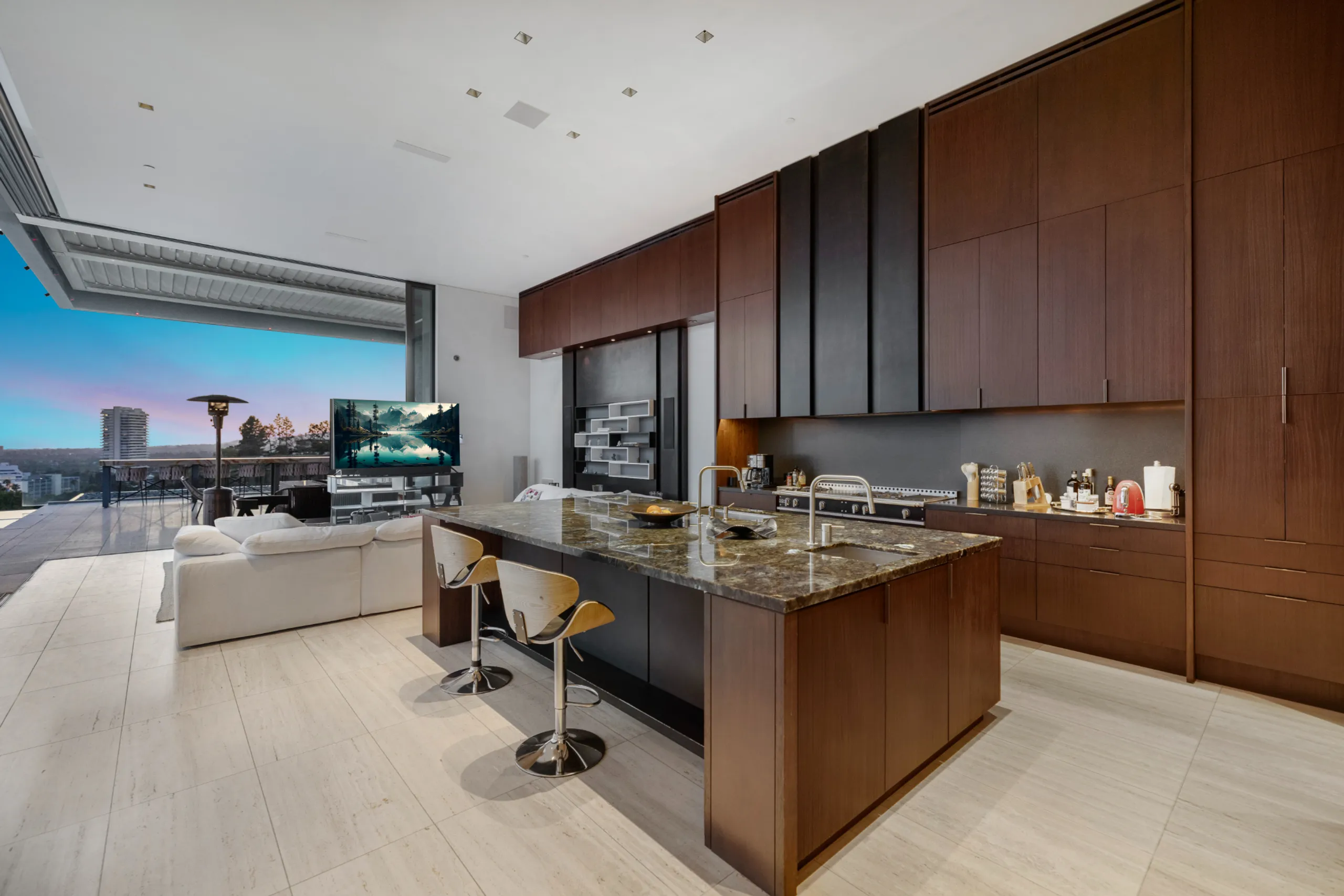 High End Four Bedroom Villa with Private Infinity Pool and Awe-Inspiring Views — photograph 8