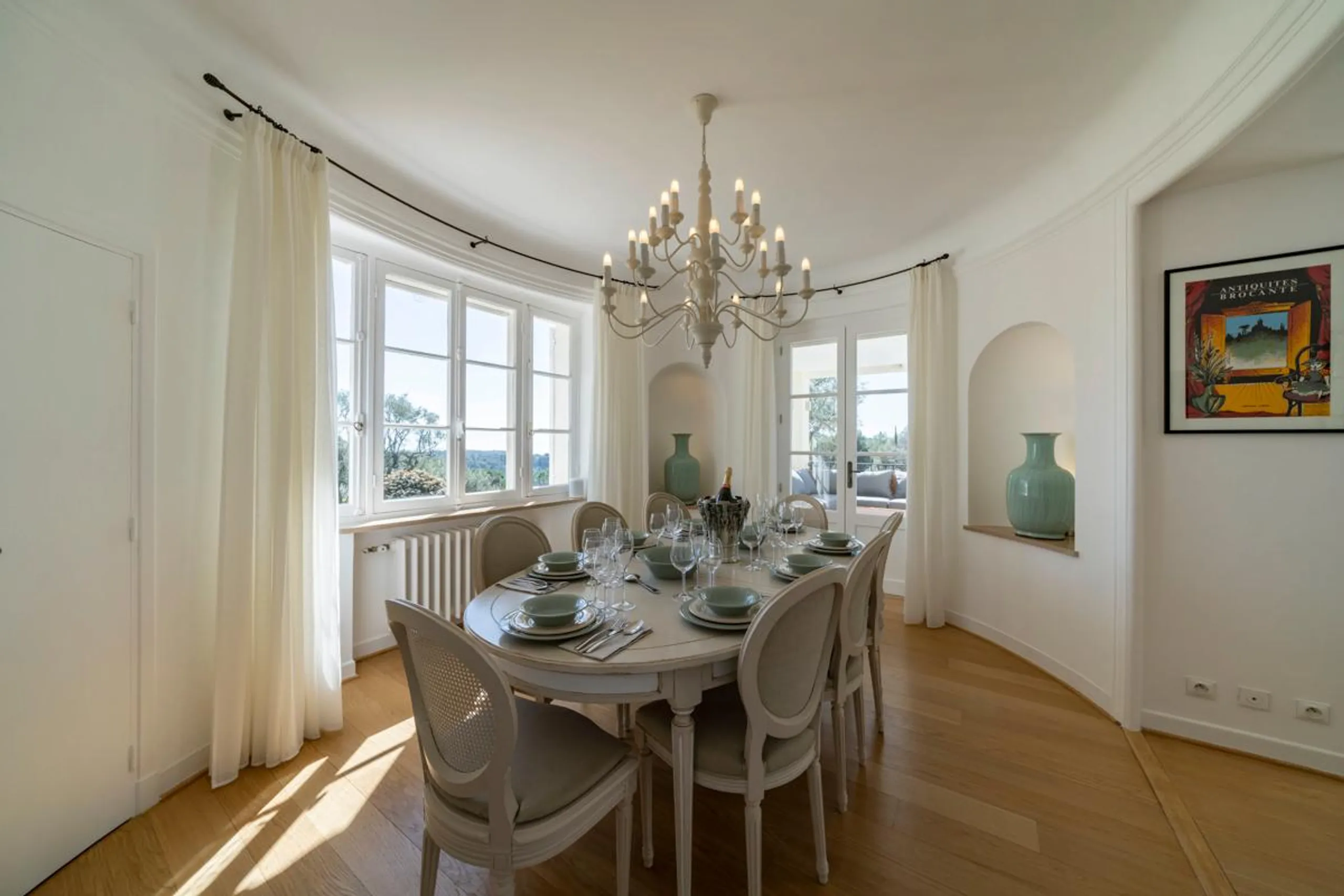 Magnificent Six Bedroom Villa with Unique Pool, Stunning Valley and Sea Views — photograph 8
