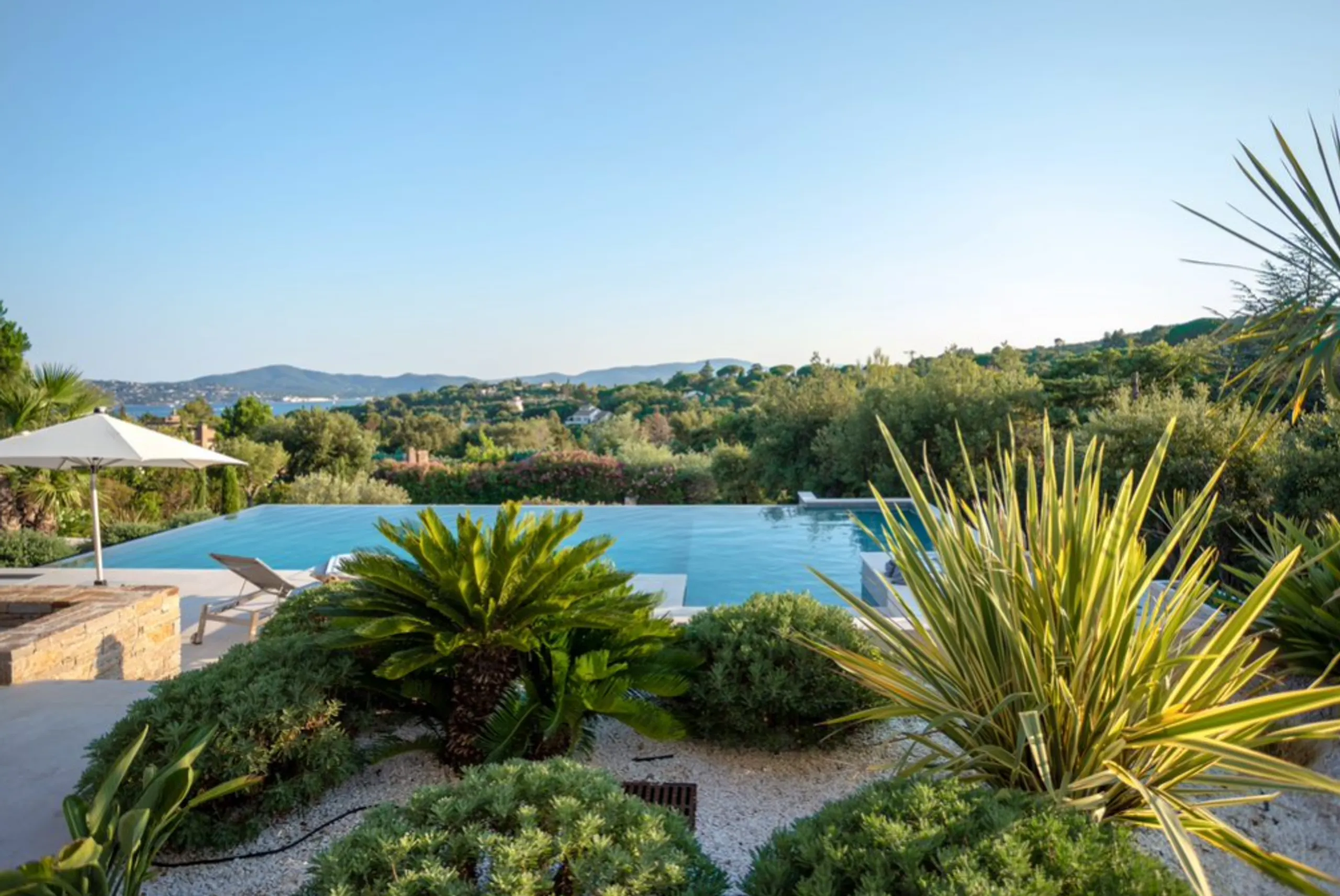 Discover Tranquility in a Mediterranean Haven Villa with Enchanting Serenity Pool — photograph 5