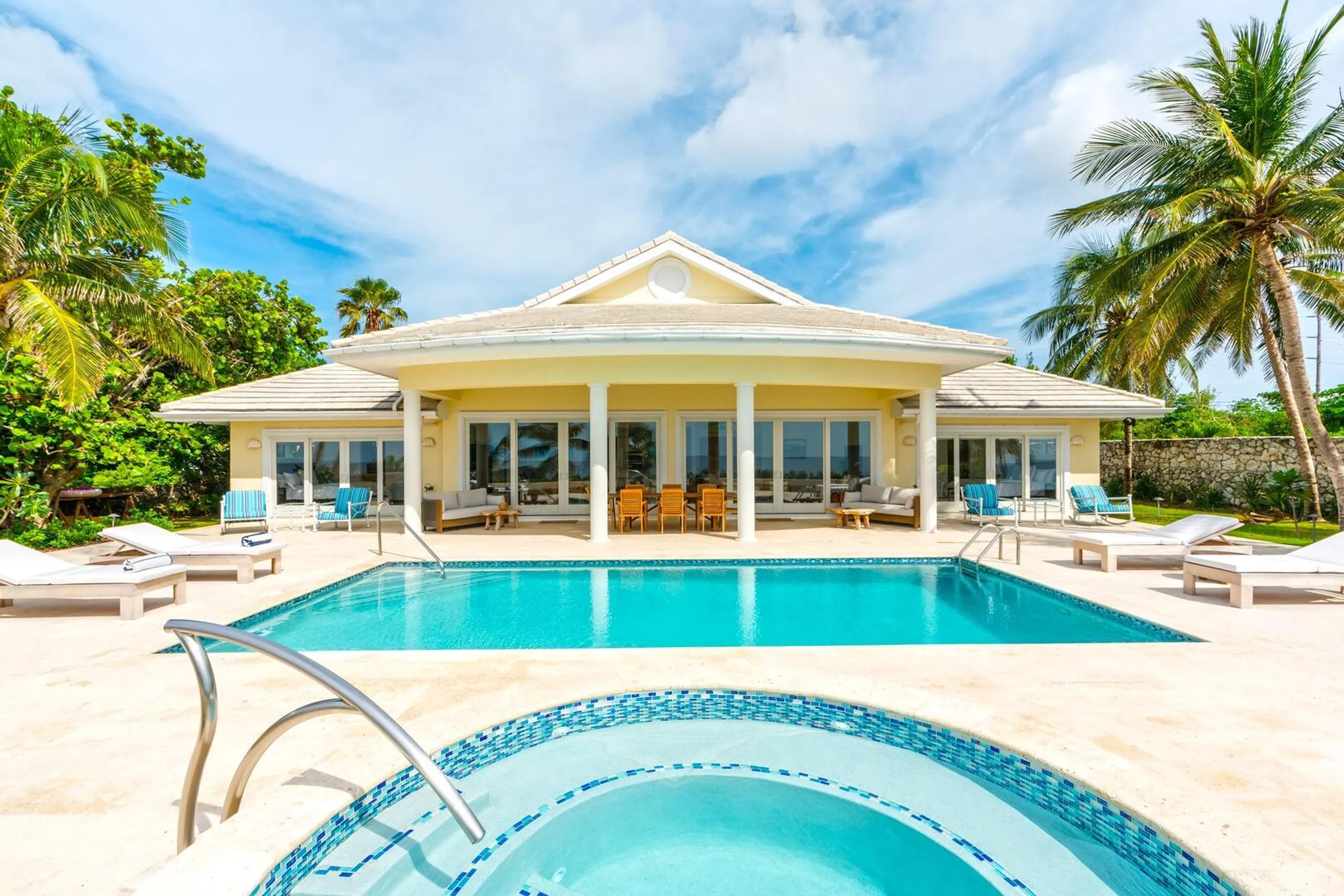 Spotts Sands Elite Villa With Private Pool, Hot Tub, and Majestic Views — photograph 4