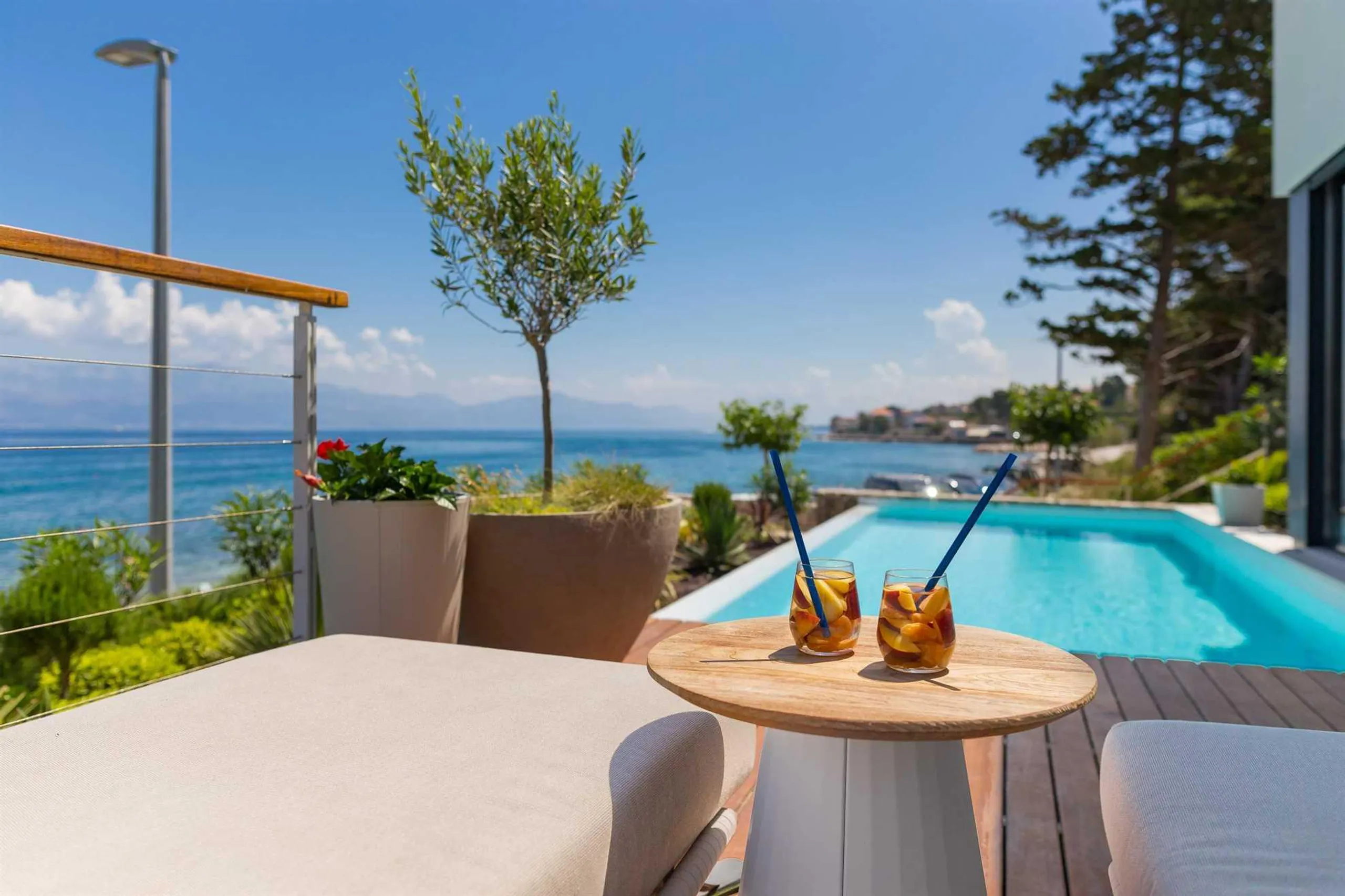 Refined Villa with Infinity Pool and Stunning Beaches — photograph 12