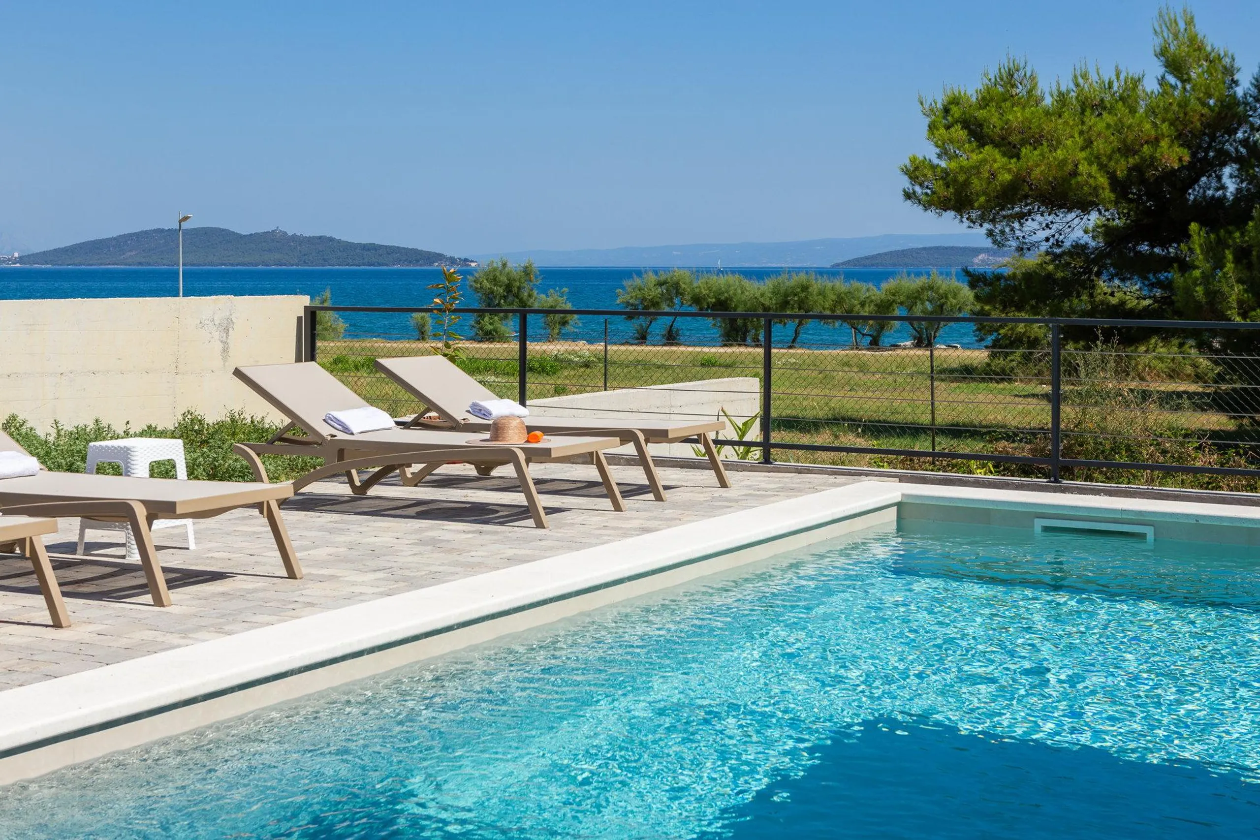 Refined Villa with Private Pool near Trogir's Historic Old Town — photograph 7