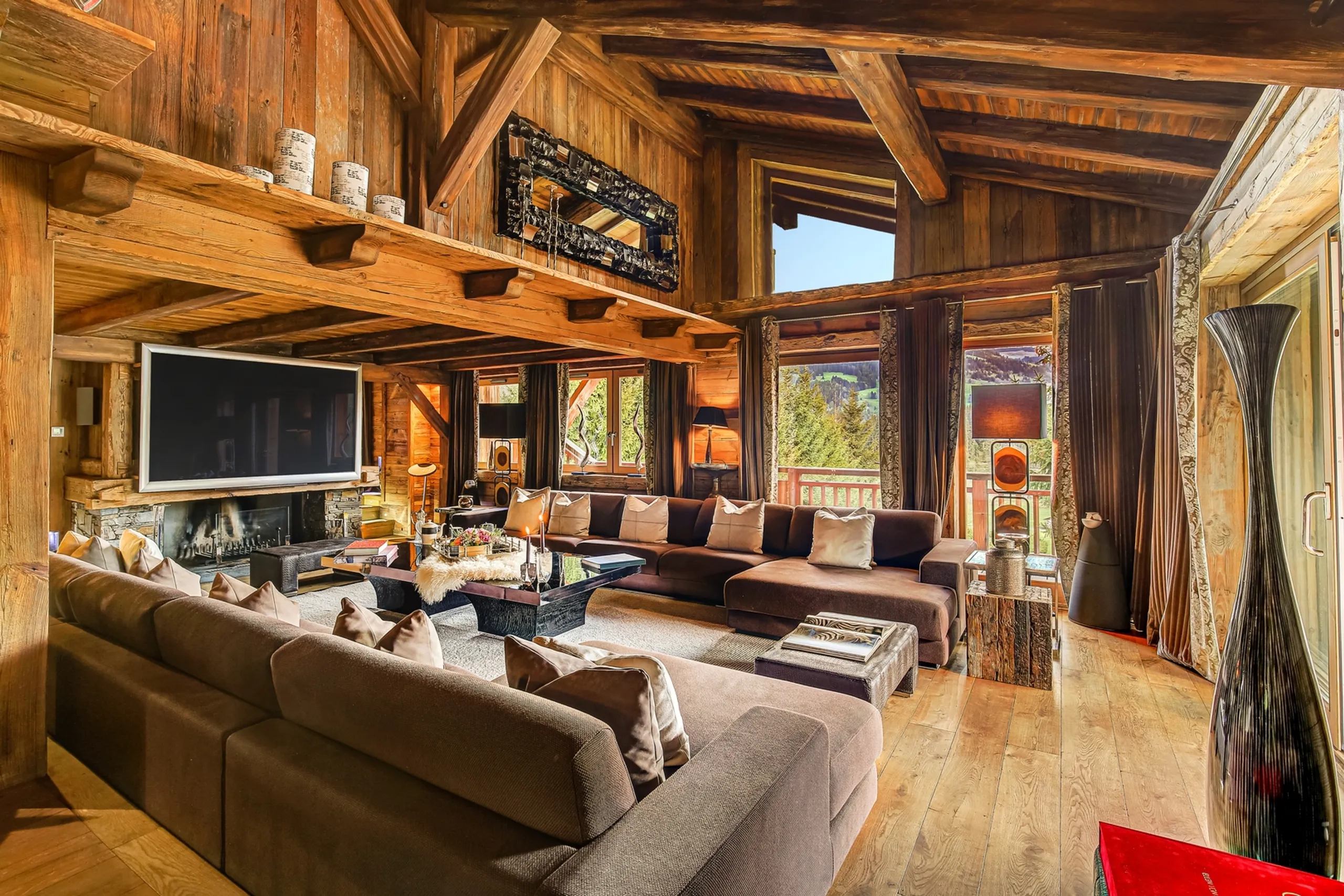 Prestigious Alpine Villa with Indoor Pool, Helipad, Cinema, Gym, and Mountain Views — photograph 3
